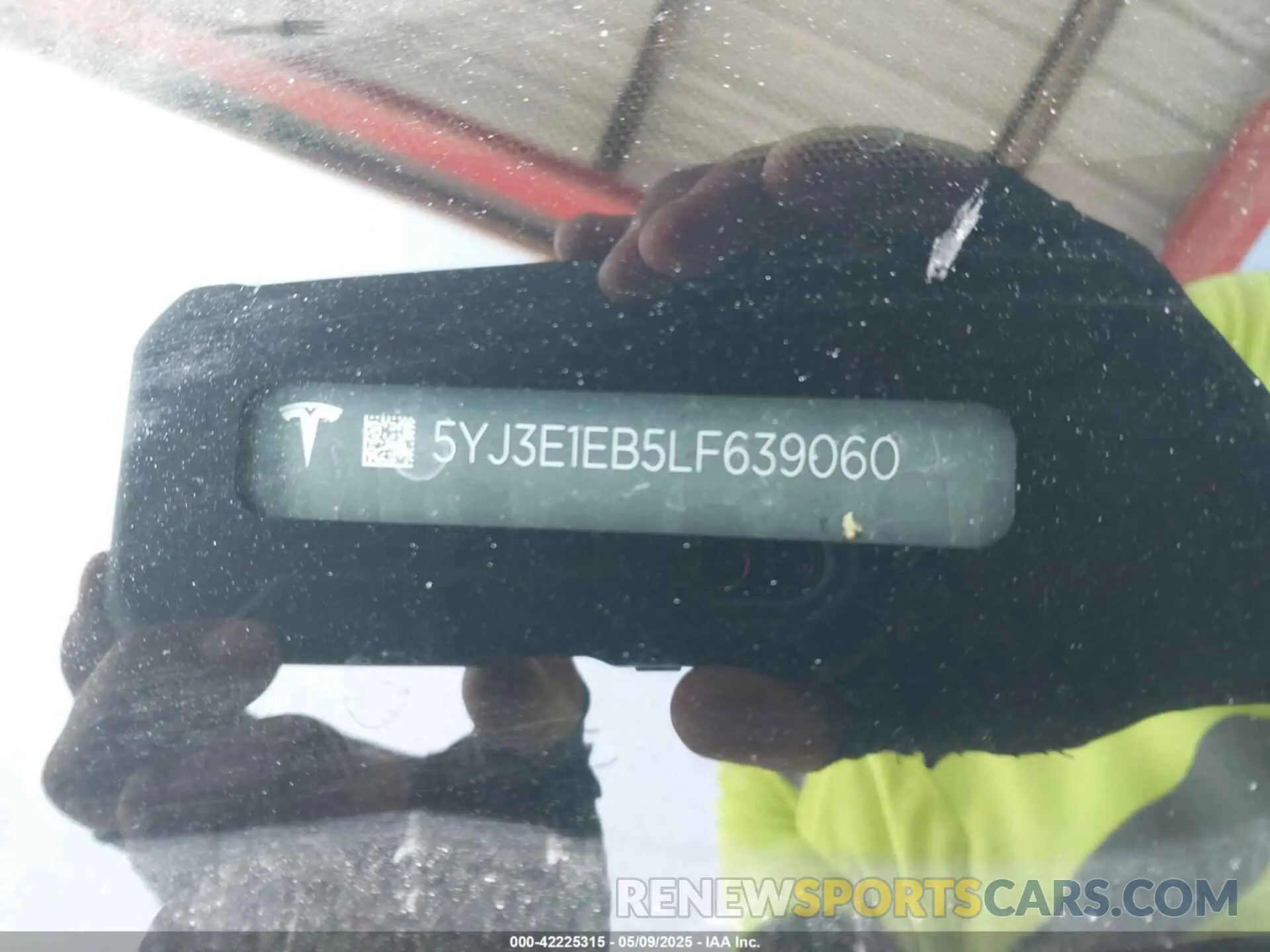 9 Photograph of a damaged car 5YJ3E1EB5LF639060 TESLA MODEL 3 2020