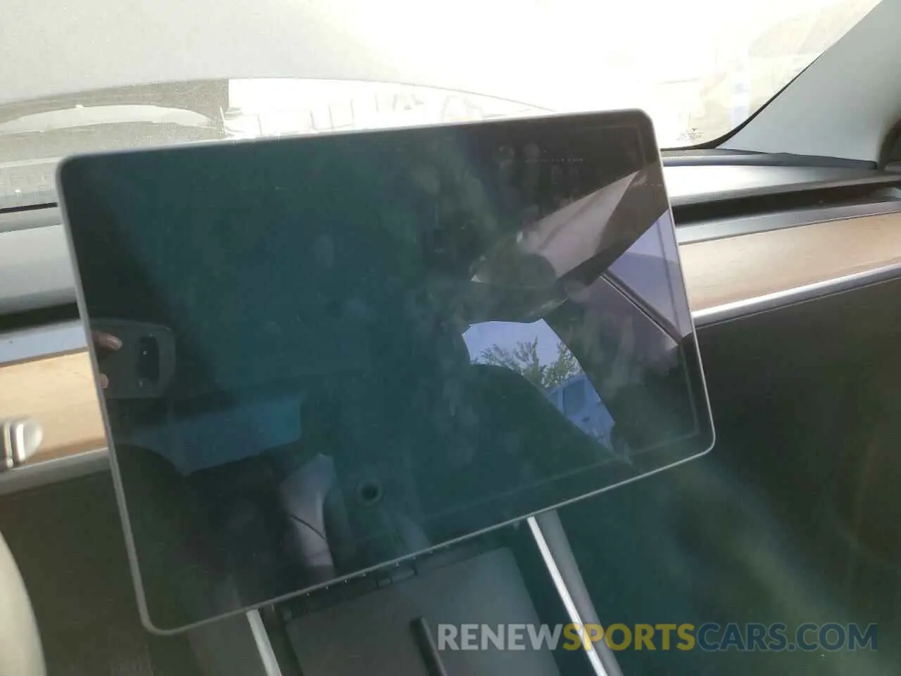 9 Photograph of a damaged car 5YJ3E1EB5LF647496 TESLA MODEL 3 2020