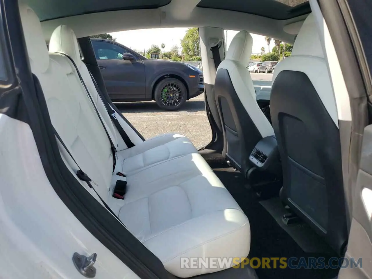 11 Photograph of a damaged car 5YJ3E1EB5LF651662 TESLA MODEL 3 2020