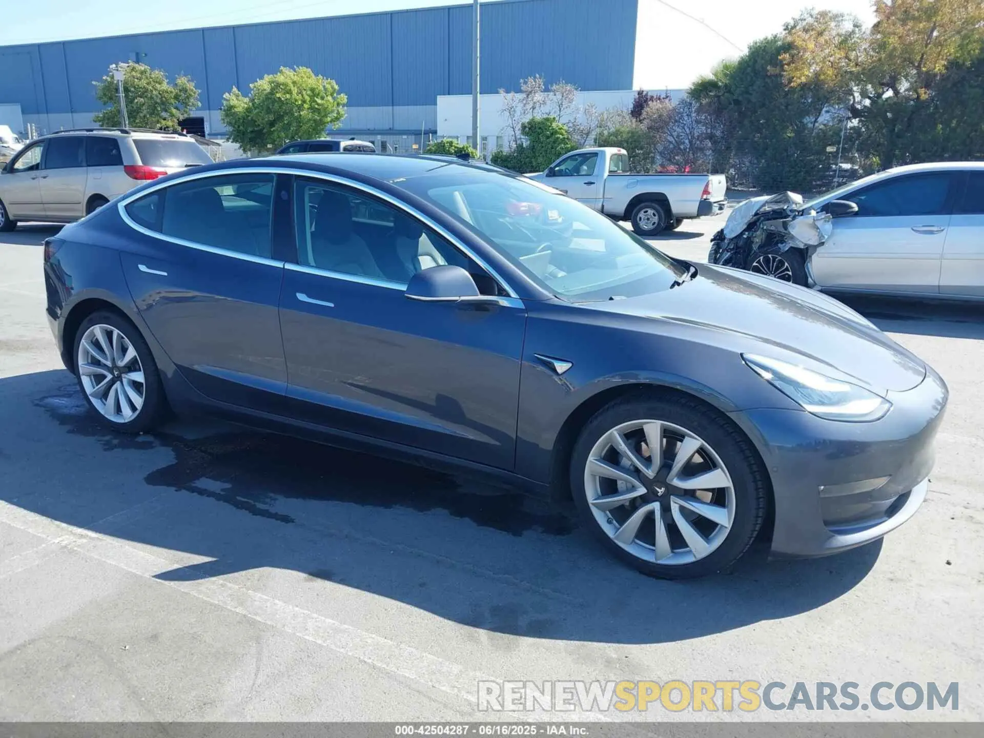 1 Photograph of a damaged car 5YJ3E1EB5LF733696 TESLA MODEL 3 2020