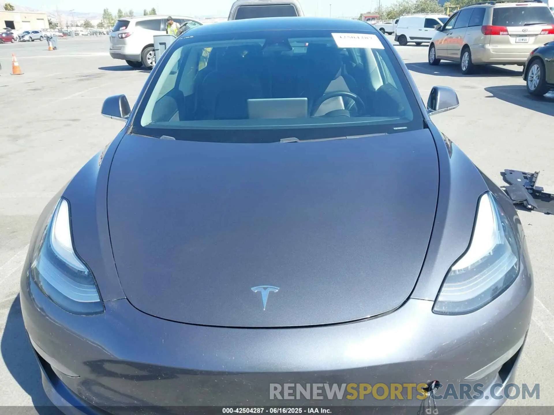 10 Photograph of a damaged car 5YJ3E1EB5LF733696 TESLA MODEL 3 2020