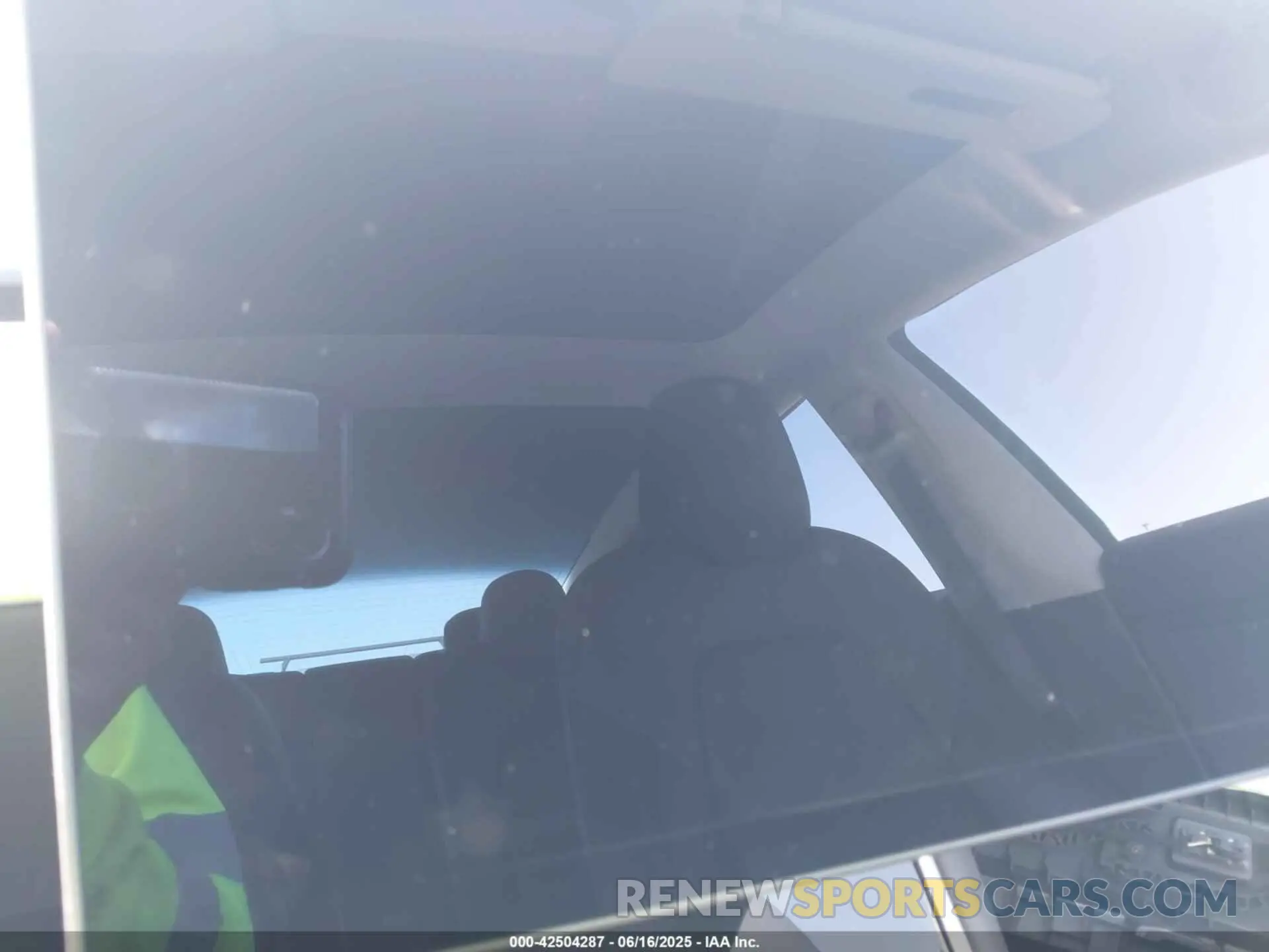 14 Photograph of a damaged car 5YJ3E1EB5LF733696 TESLA MODEL 3 2020