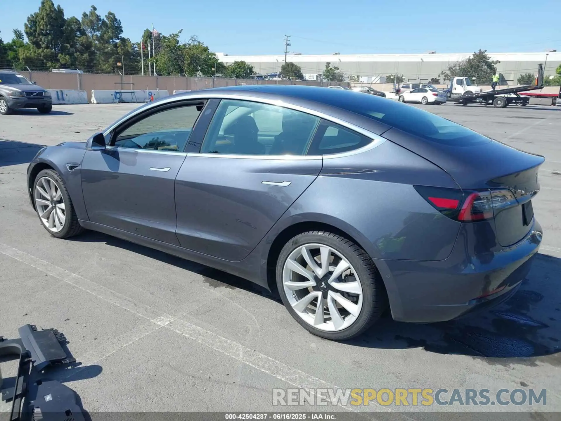 3 Photograph of a damaged car 5YJ3E1EB5LF733696 TESLA MODEL 3 2020