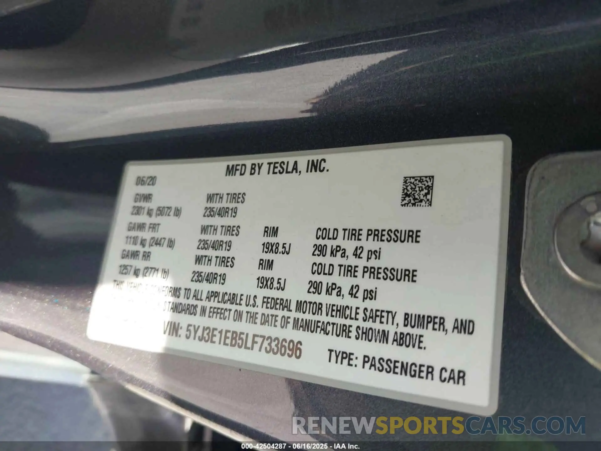 9 Photograph of a damaged car 5YJ3E1EB5LF733696 TESLA MODEL 3 2020