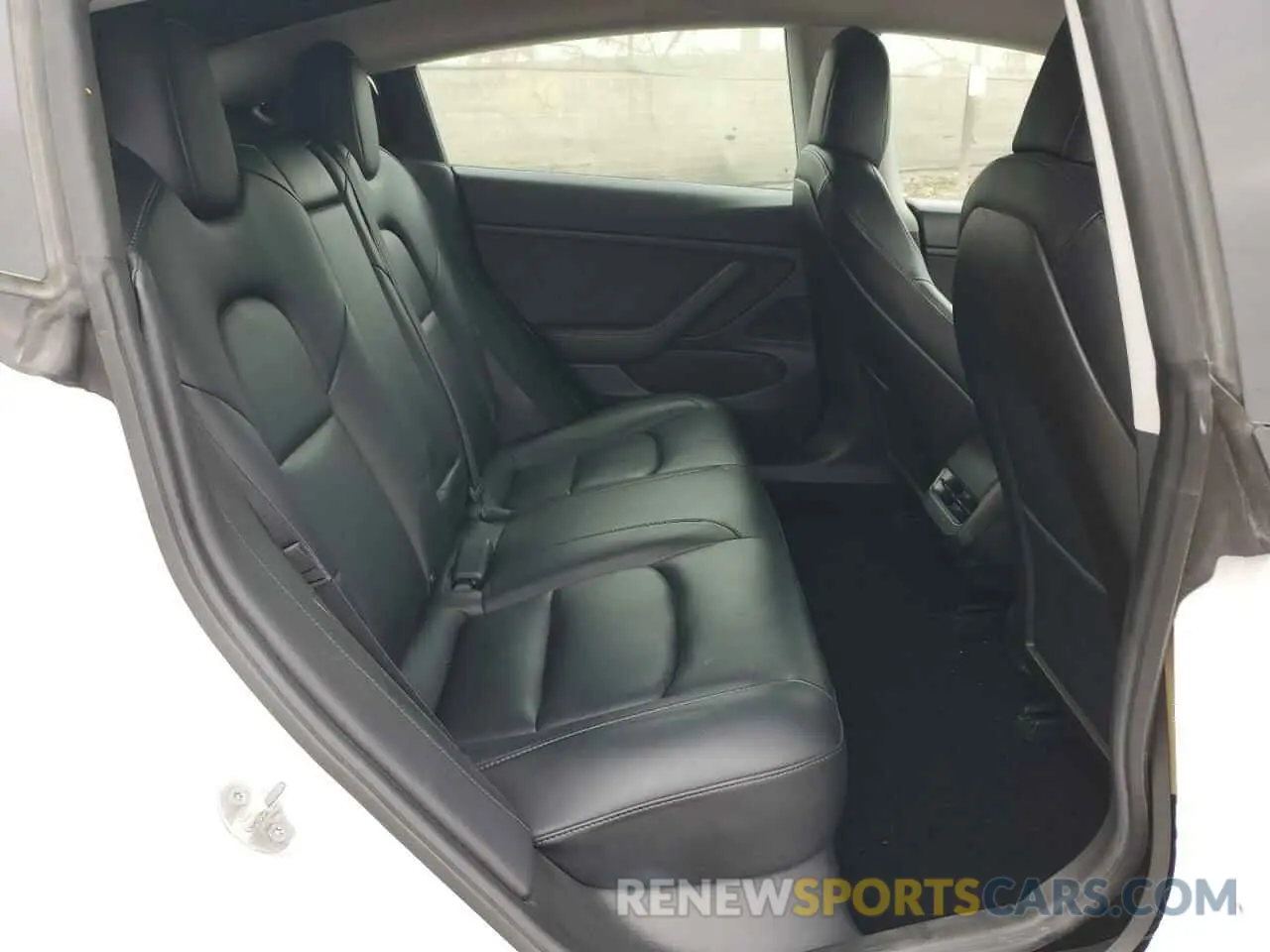 11 Photograph of a damaged car 5YJ3E1EB5LF735710 TESLA MODEL 3 2020