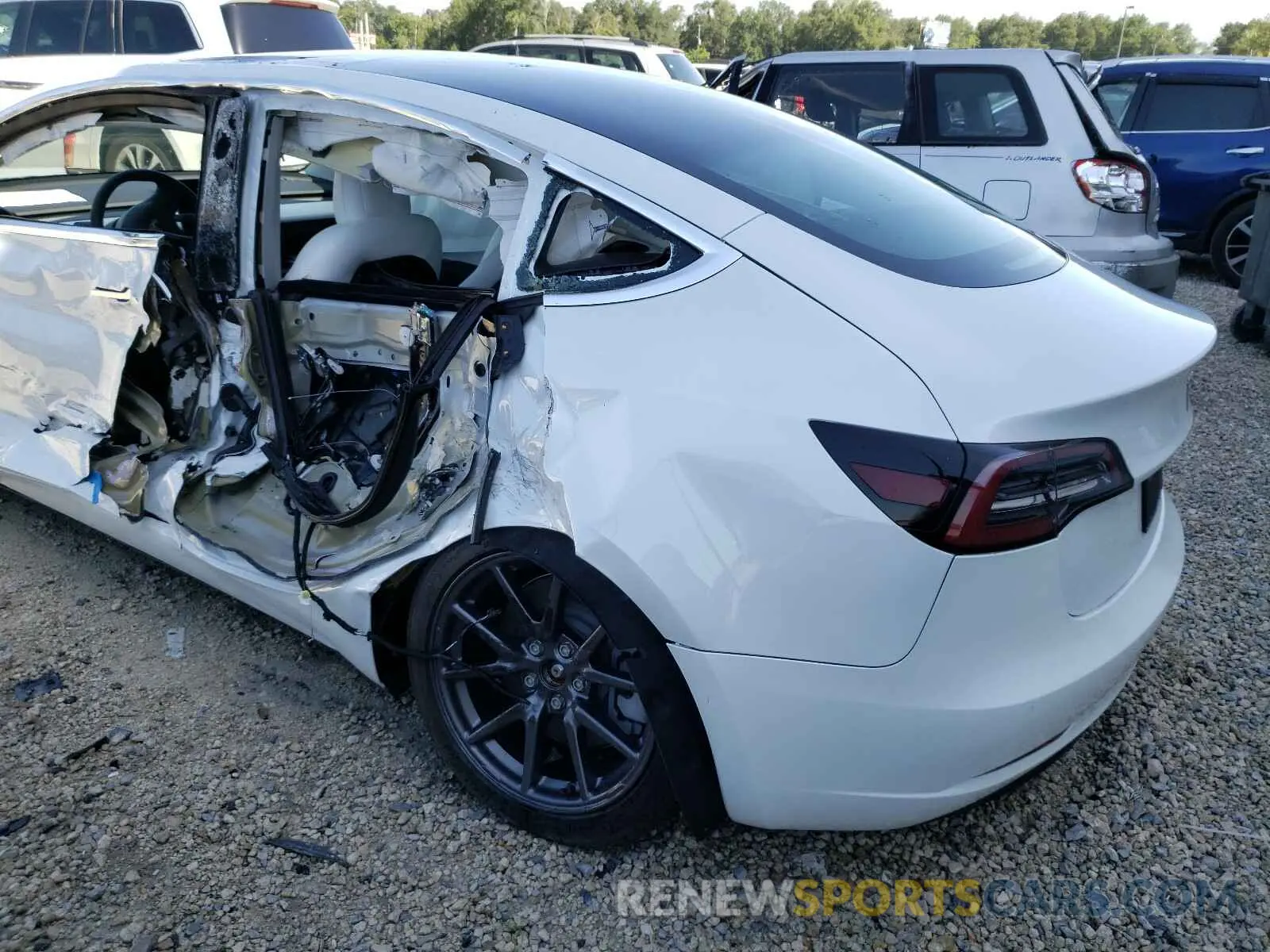 10 Photograph of a damaged car 5YJ3E1EB5LF744746 TESLA MODEL 3 2020