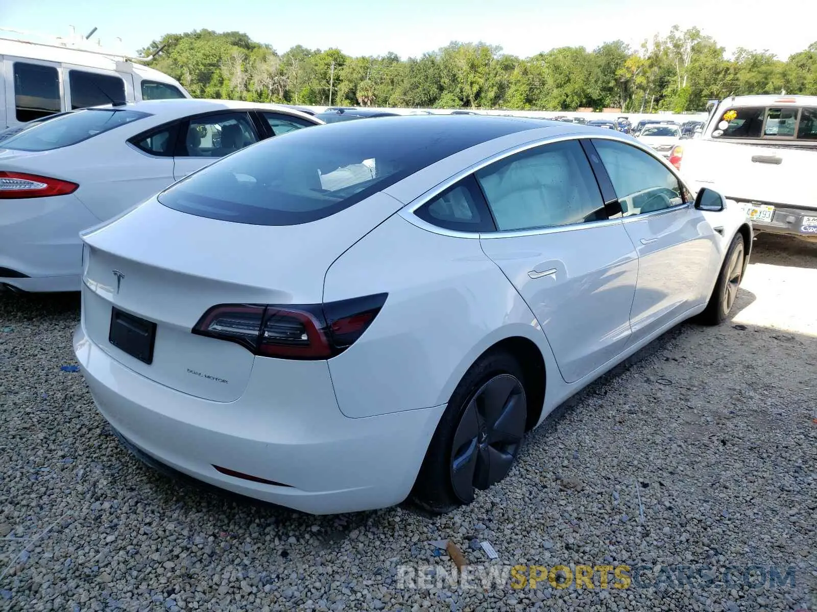 4 Photograph of a damaged car 5YJ3E1EB5LF744746 TESLA MODEL 3 2020