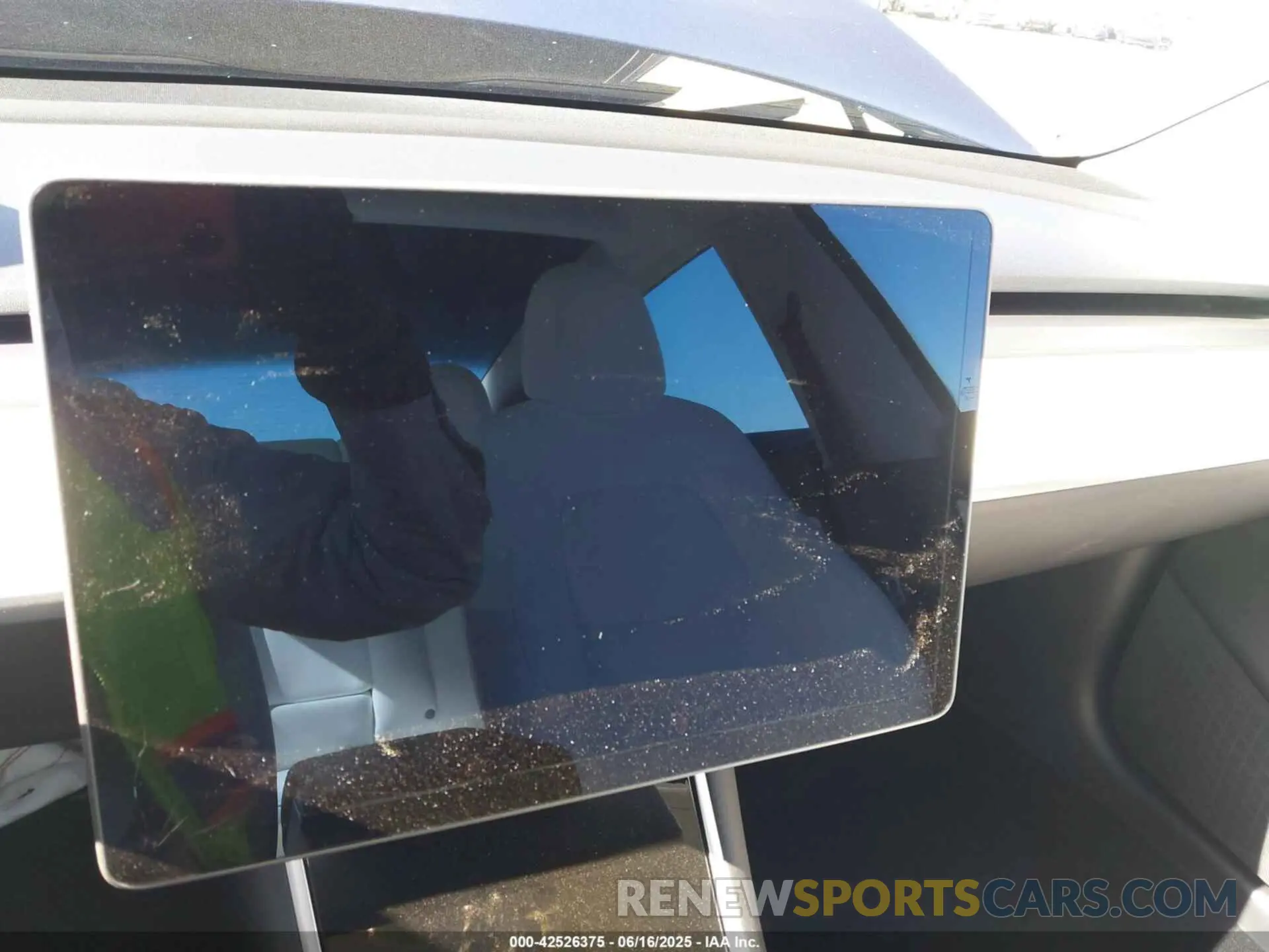 18 Photograph of a damaged car 5YJ3E1EB5LF791503 TESLA MODEL 3 2020