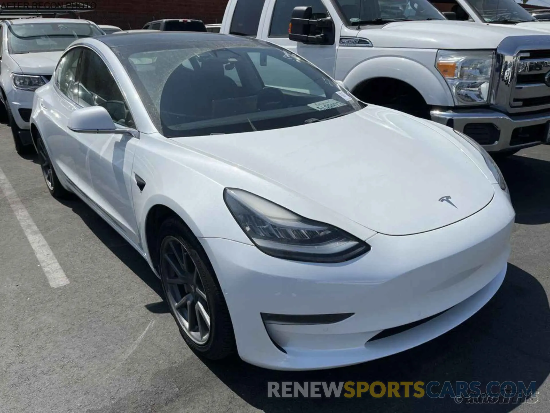 10 Photograph of a damaged car 5YJ3E1EB5LF801057 TESLA MODEL 3 2020