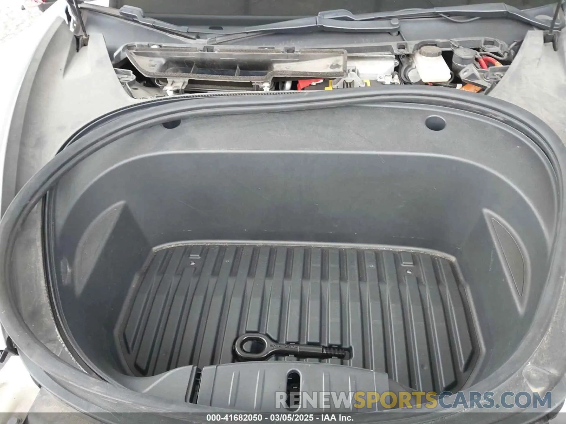 10 Photograph of a damaged car 5YJ3E1EB5LF801530 TESLA MODEL 3 2020