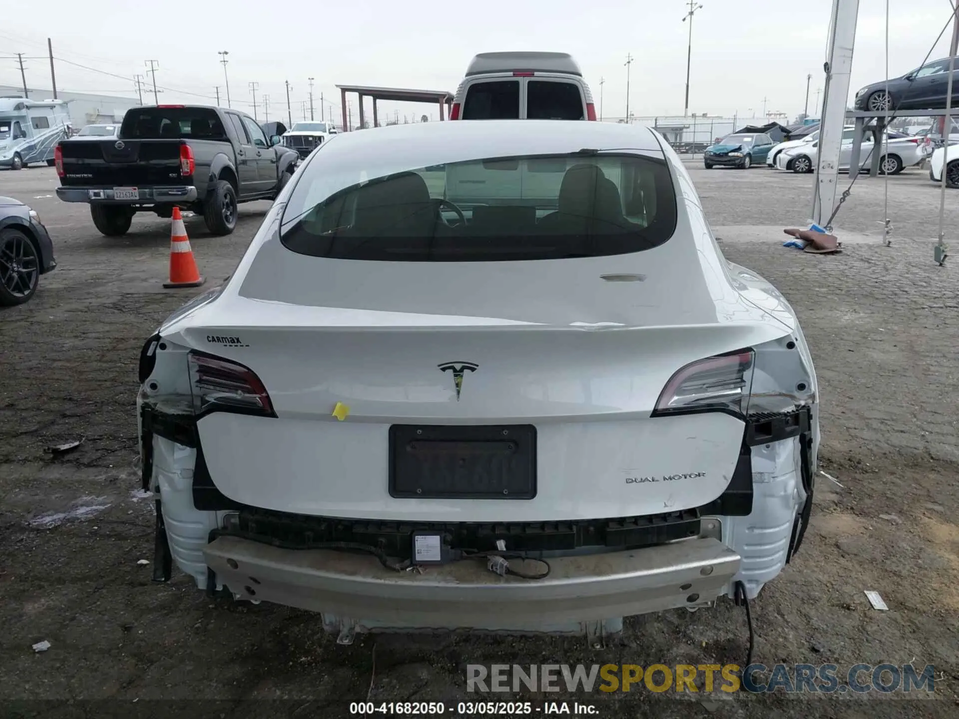 16 Photograph of a damaged car 5YJ3E1EB5LF801530 TESLA MODEL 3 2020