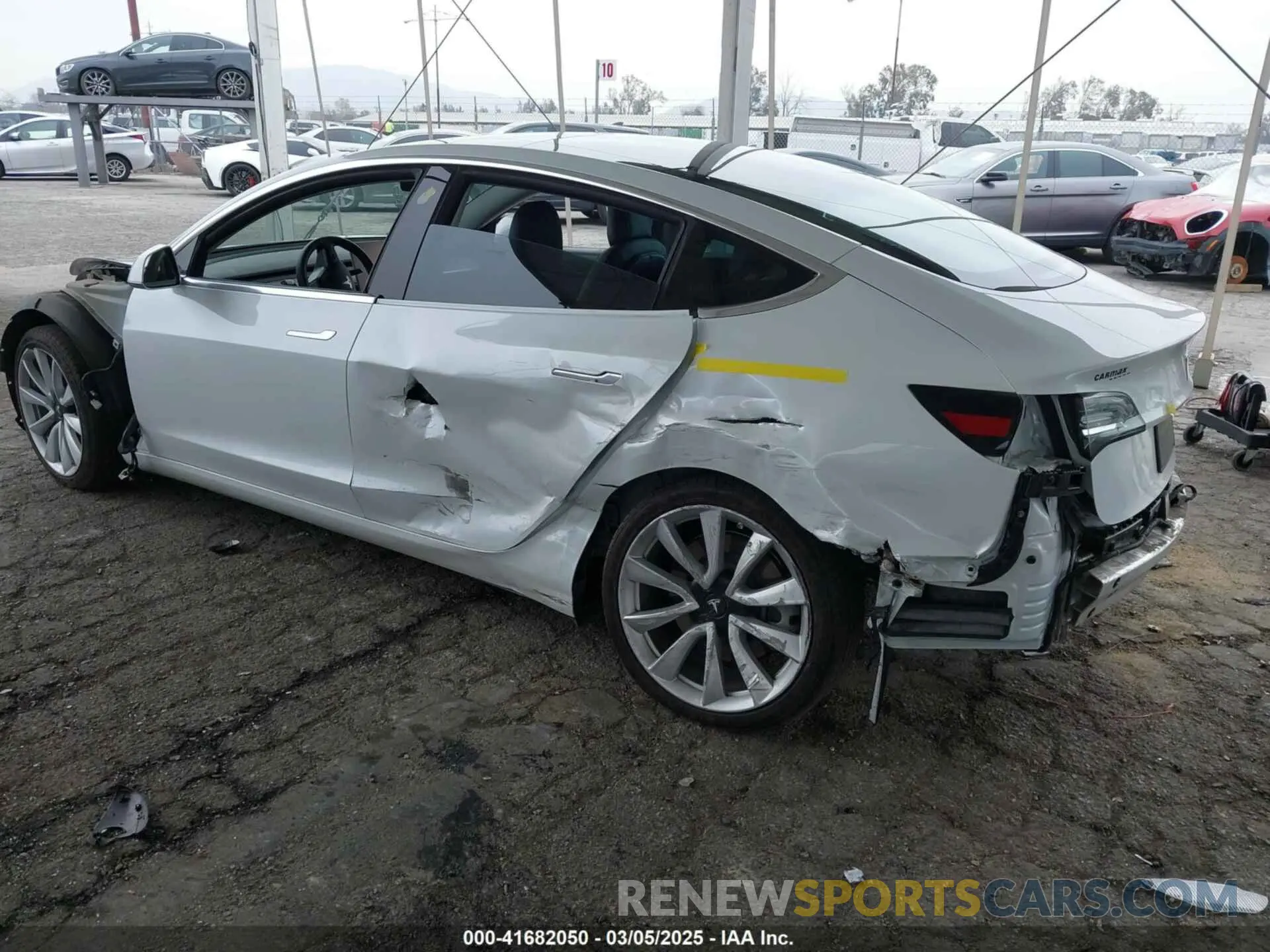 3 Photograph of a damaged car 5YJ3E1EB5LF801530 TESLA MODEL 3 2020