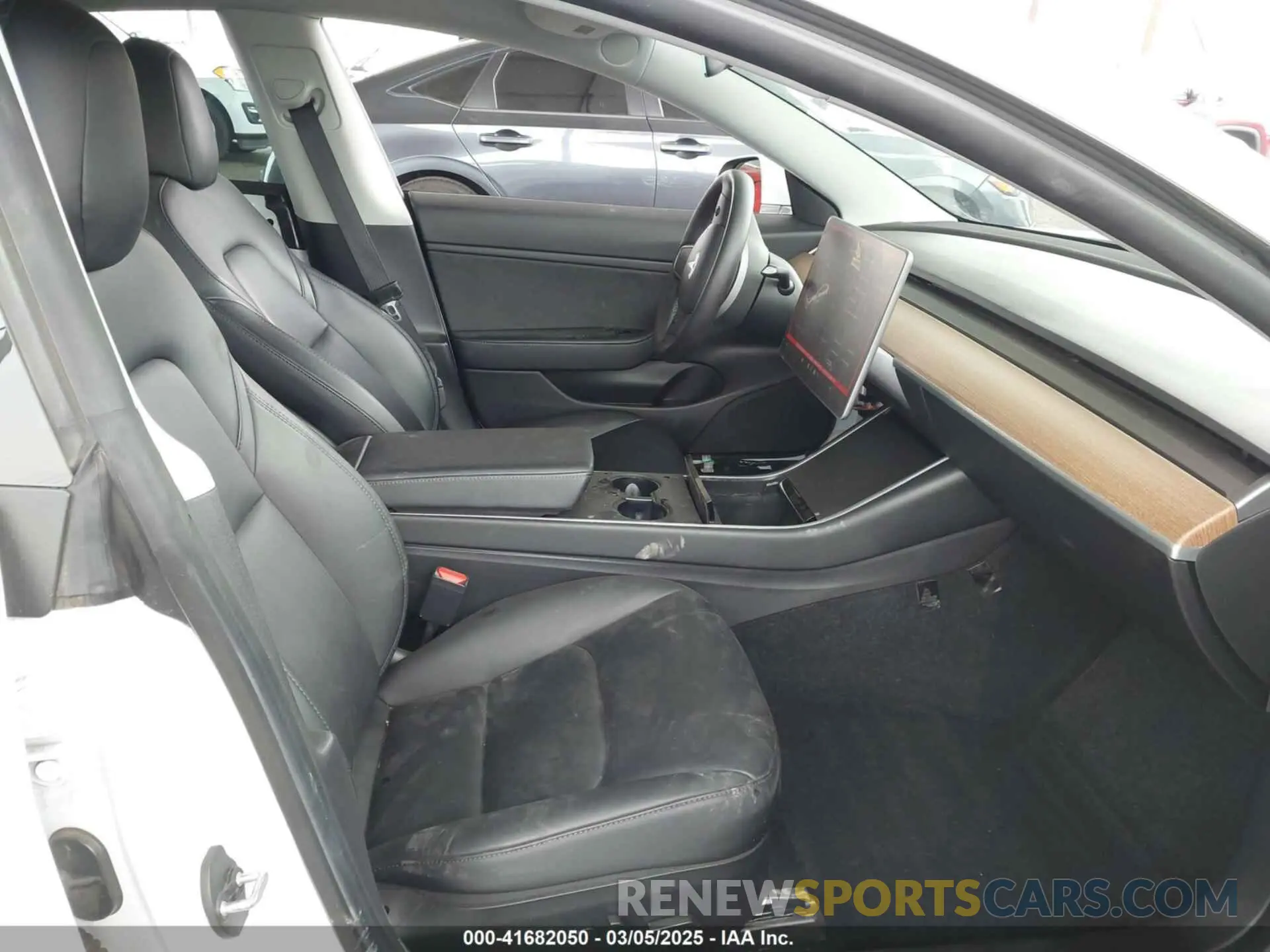 5 Photograph of a damaged car 5YJ3E1EB5LF801530 TESLA MODEL 3 2020