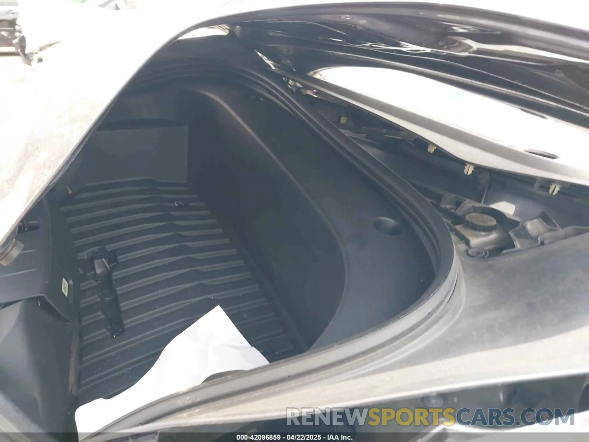 10 Photograph of a damaged car 5YJ3E1EB5LF801592 TESLA MODEL 3 2020