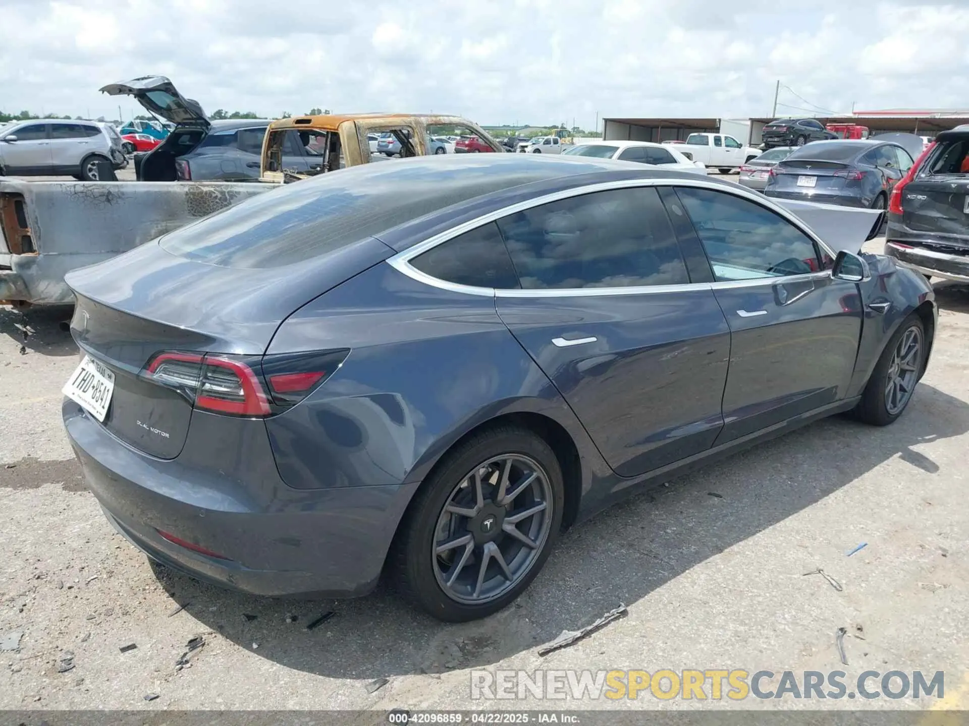 4 Photograph of a damaged car 5YJ3E1EB5LF801592 TESLA MODEL 3 2020