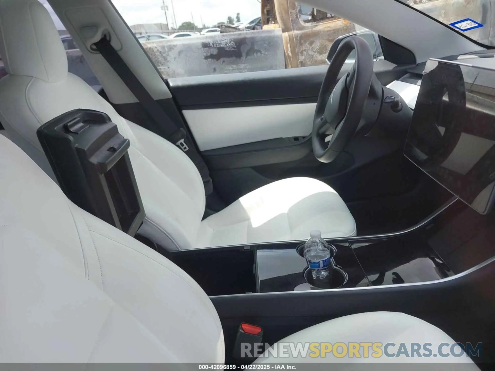 5 Photograph of a damaged car 5YJ3E1EB5LF801592 TESLA MODEL 3 2020
