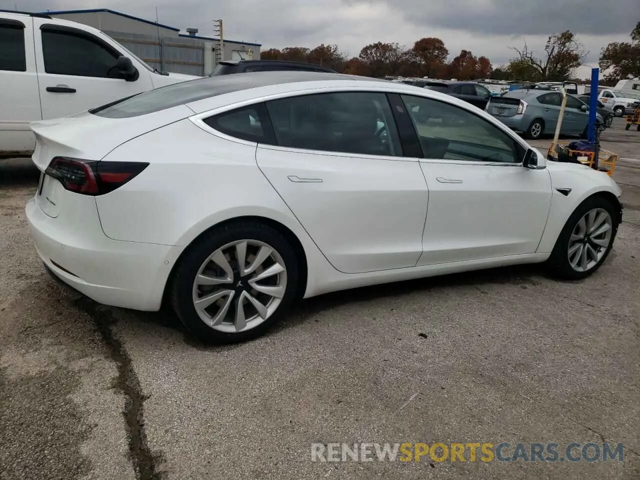 3 Photograph of a damaged car 5YJ3E1EB6LF589124 TESLA MODEL 3 2020