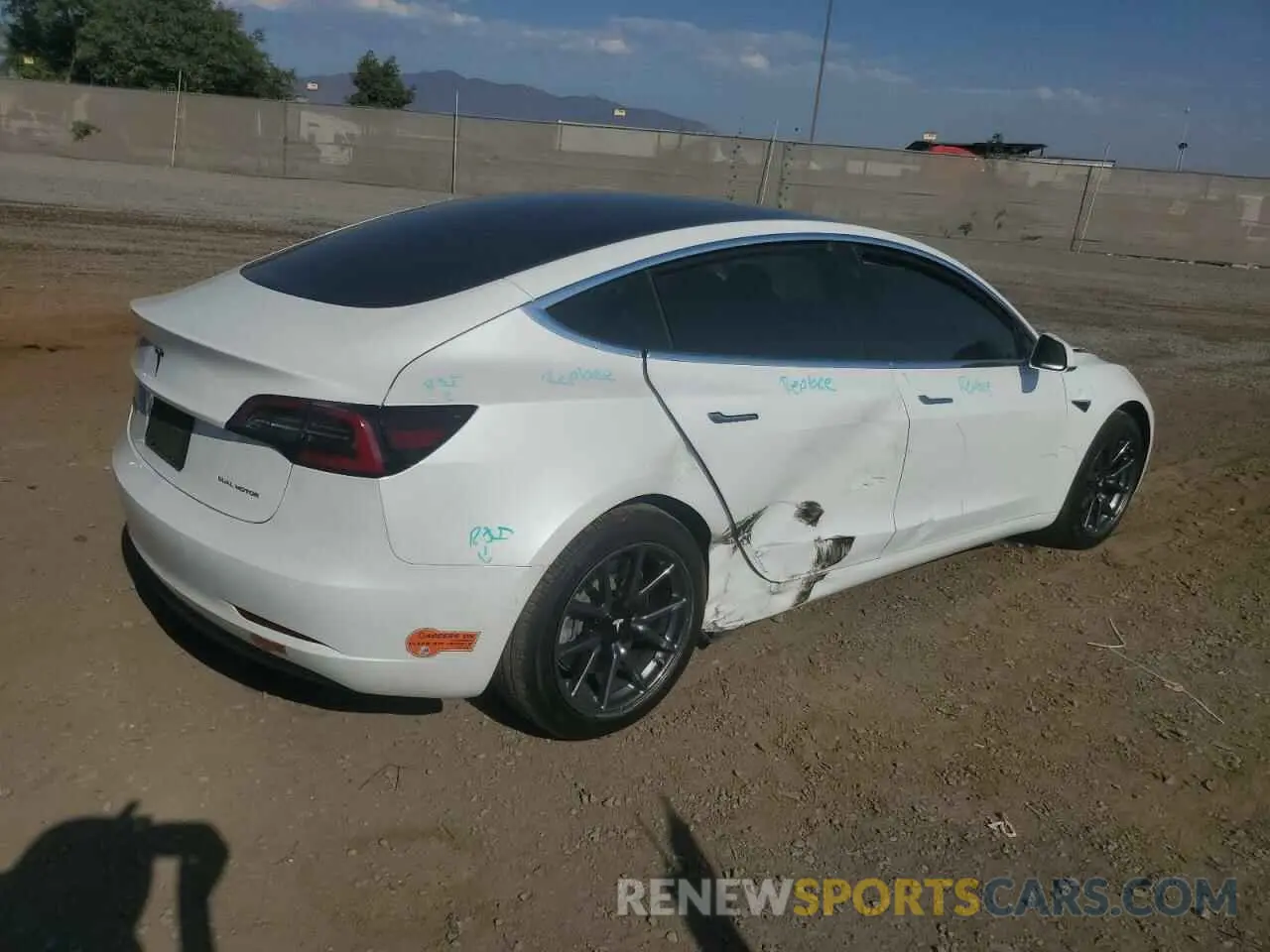 3 Photograph of a damaged car 5YJ3E1EB6LF619125 TESLA MODEL 3 2020