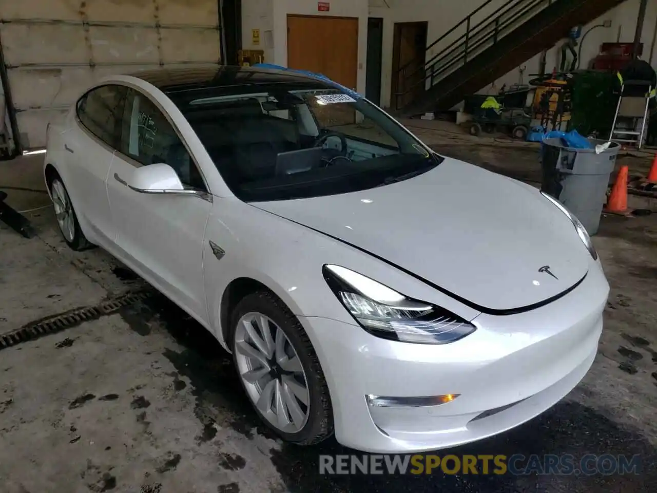 1 Photograph of a damaged car 5YJ3E1EB6LF621392 TESLA MODEL 3 2020