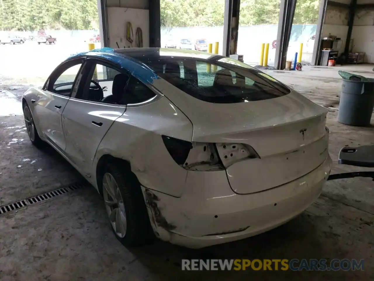 3 Photograph of a damaged car 5YJ3E1EB6LF621392 TESLA MODEL 3 2020