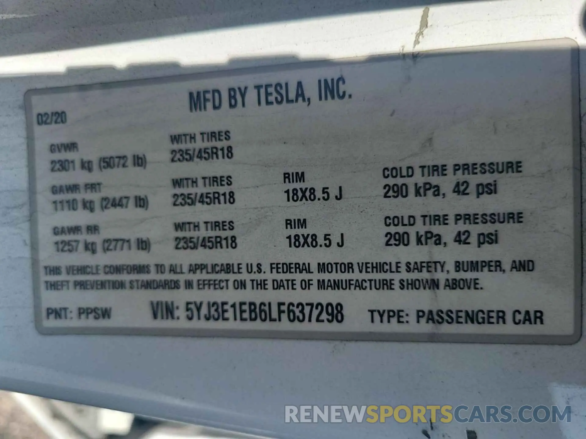 24 Photograph of a damaged car 5YJ3E1EB6LF637298 TESLA MODEL 3 2020