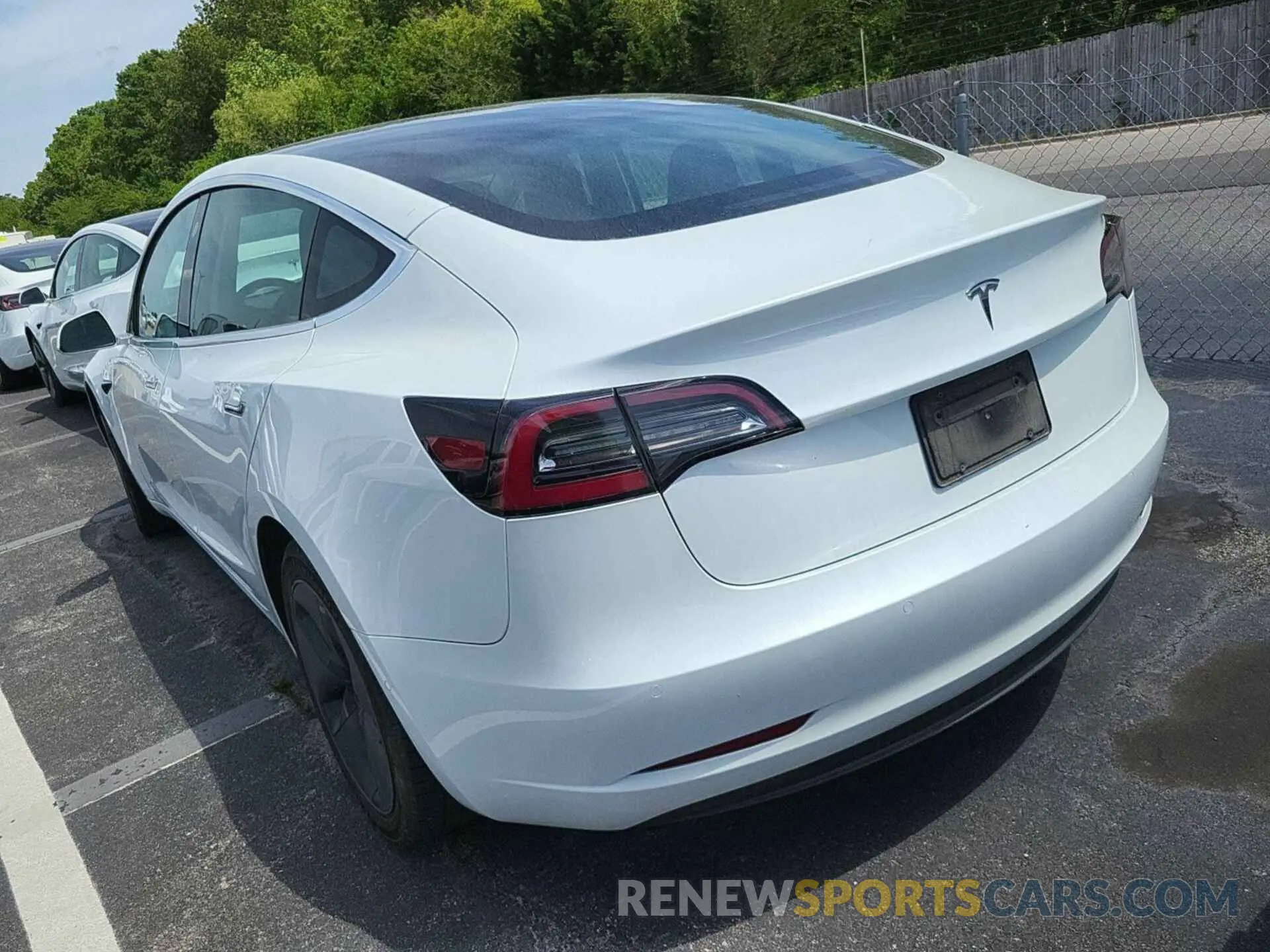 29 Photograph of a damaged car 5YJ3E1EB6LF637298 TESLA MODEL 3 2020