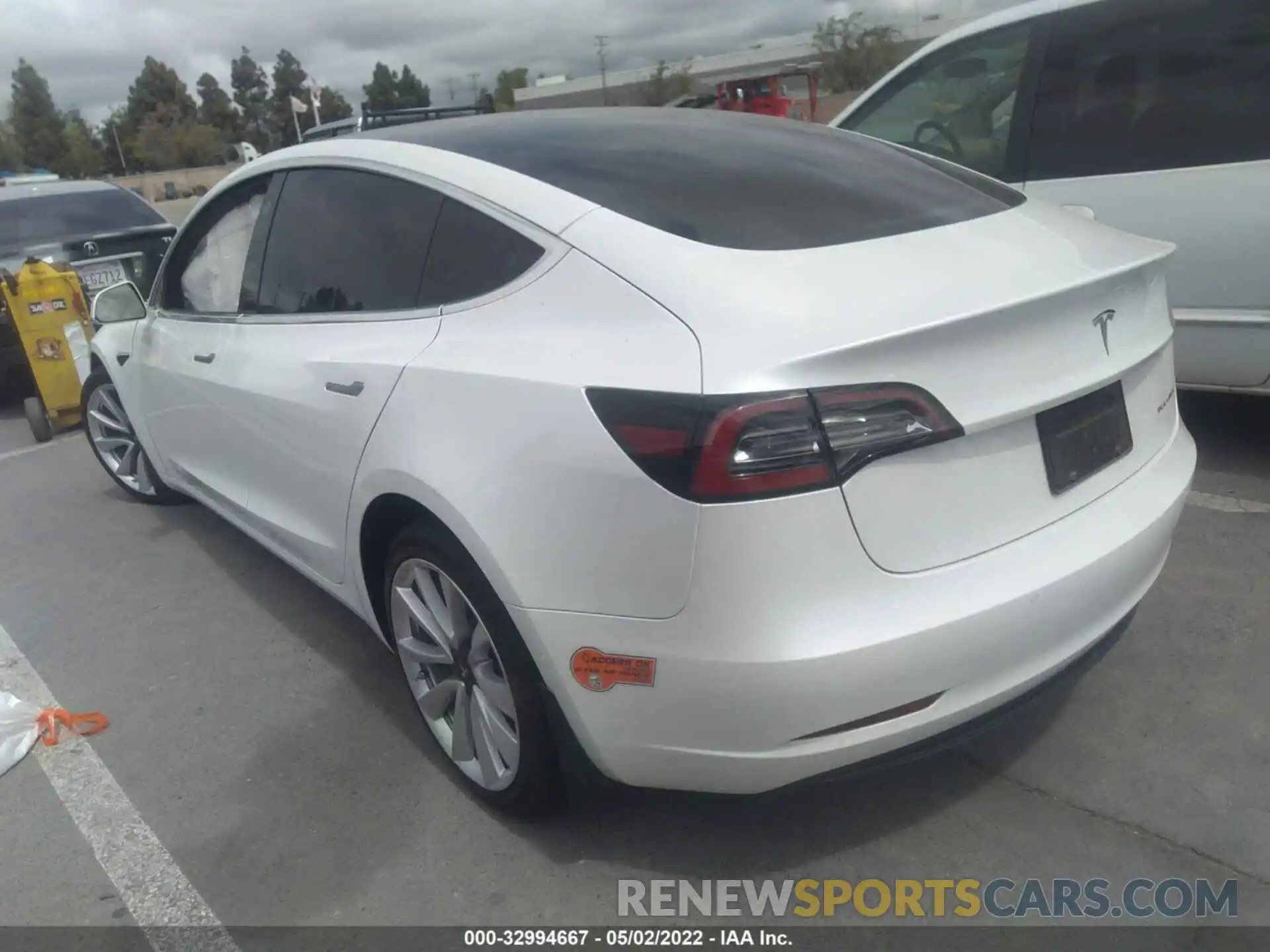 3 Photograph of a damaged car 5YJ3E1EB6LF640492 TESLA MODEL 3 2020