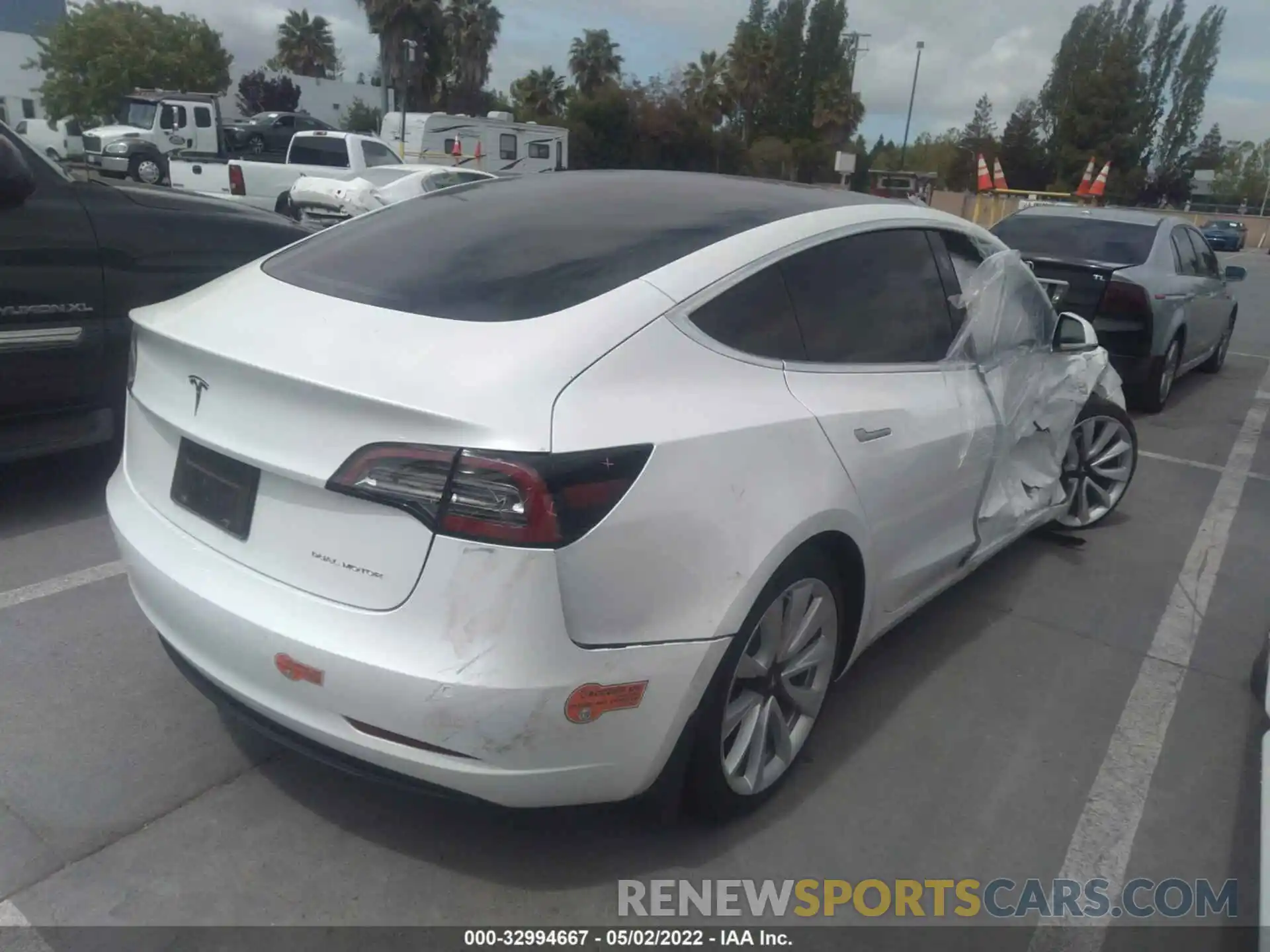 4 Photograph of a damaged car 5YJ3E1EB6LF640492 TESLA MODEL 3 2020