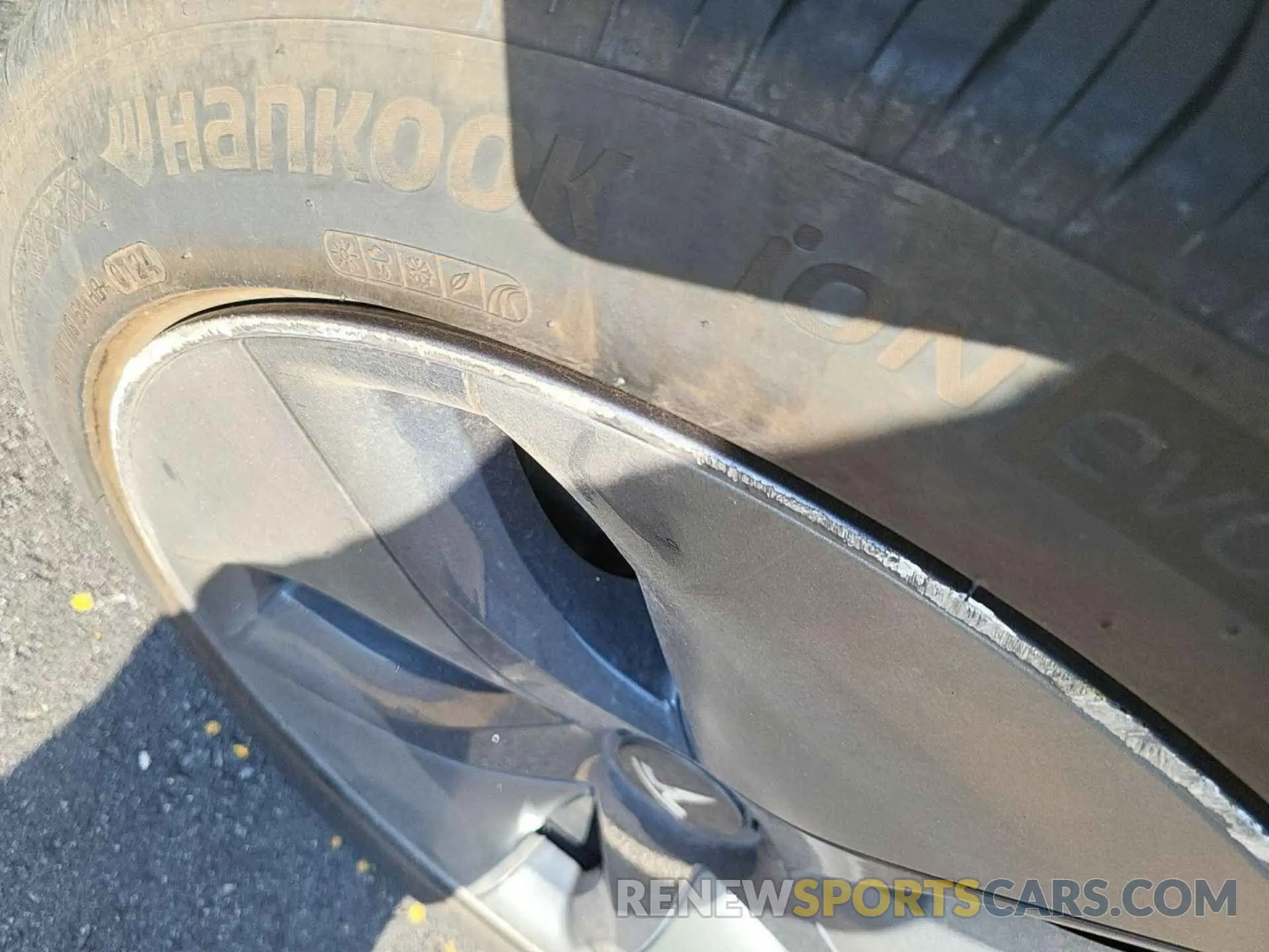 24 Photograph of a damaged car 5YJ3E1EB6LF650715 TESLA MODEL 3 2020