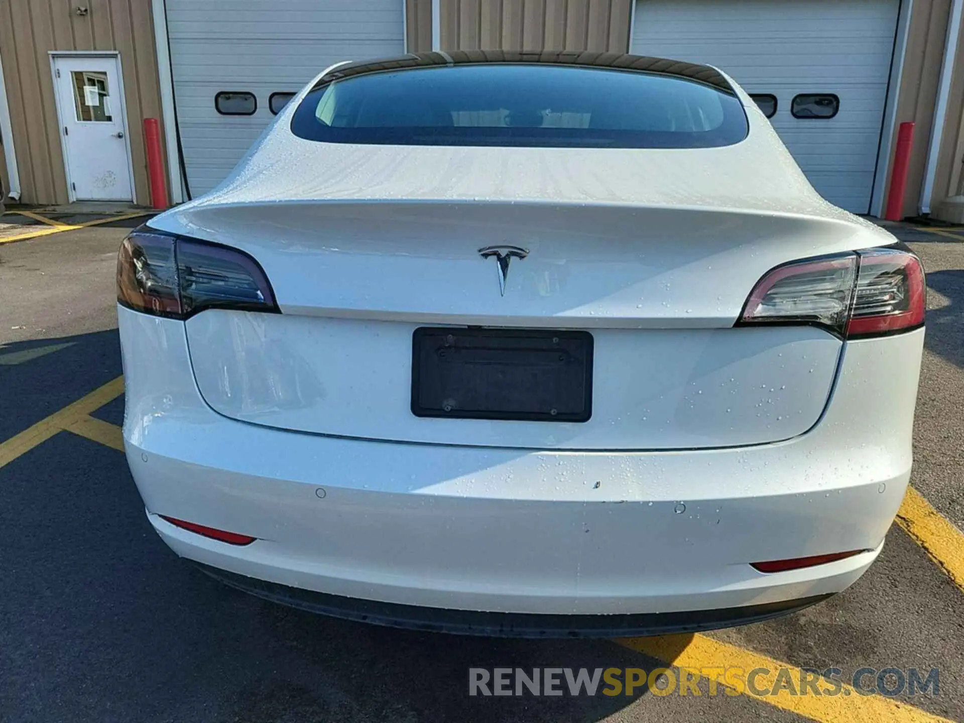 28 Photograph of a damaged car 5YJ3E1EB6LF650715 TESLA MODEL 3 2020