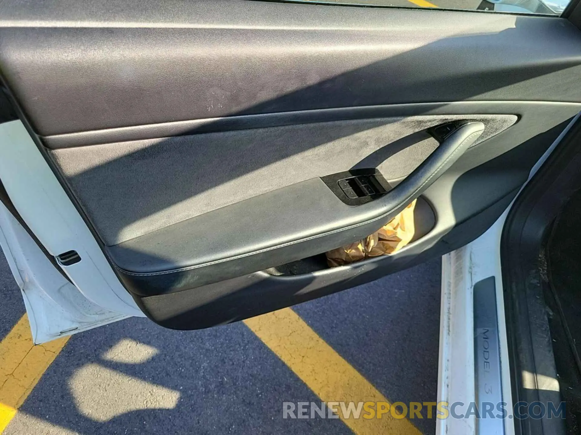 34 Photograph of a damaged car 5YJ3E1EB6LF650715 TESLA MODEL 3 2020
