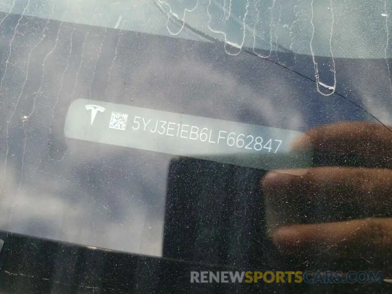 10 Photograph of a damaged car 5YJ3E1EB6LF662847 TESLA MODEL 3 2020