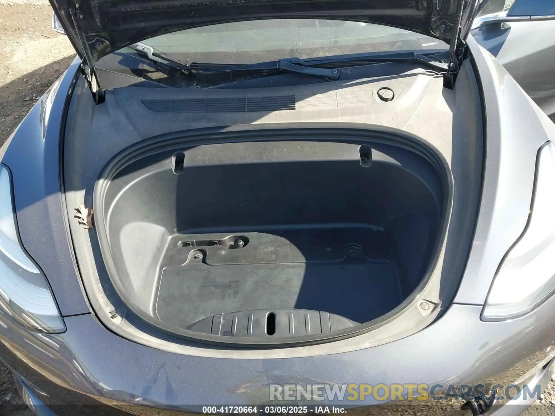 10 Photograph of a damaged car 5YJ3E1EB6LF666624 TESLA MODEL 3 2020