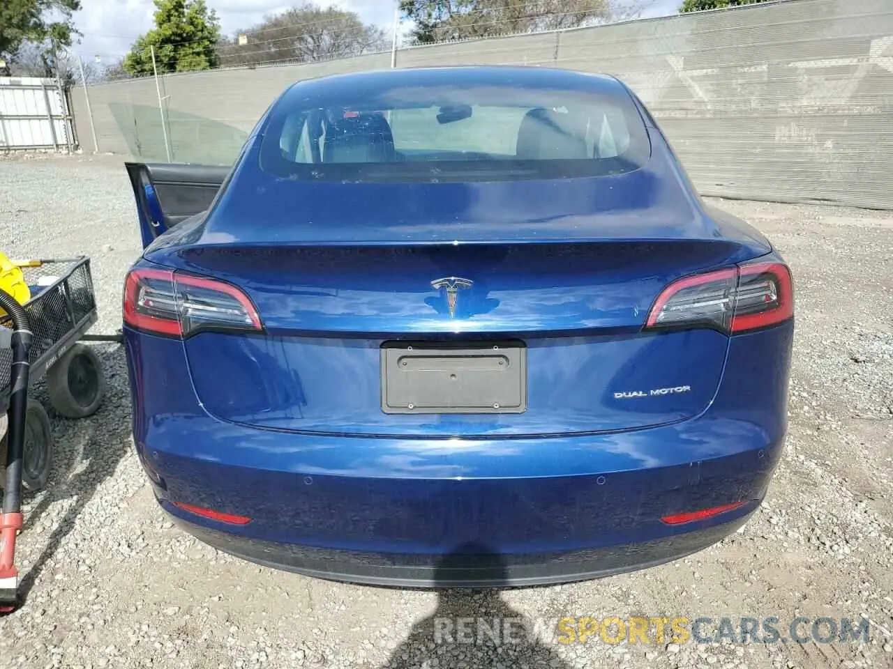 6 Photograph of a damaged car 5YJ3E1EB6LF667711 TESLA MODEL 3 2020