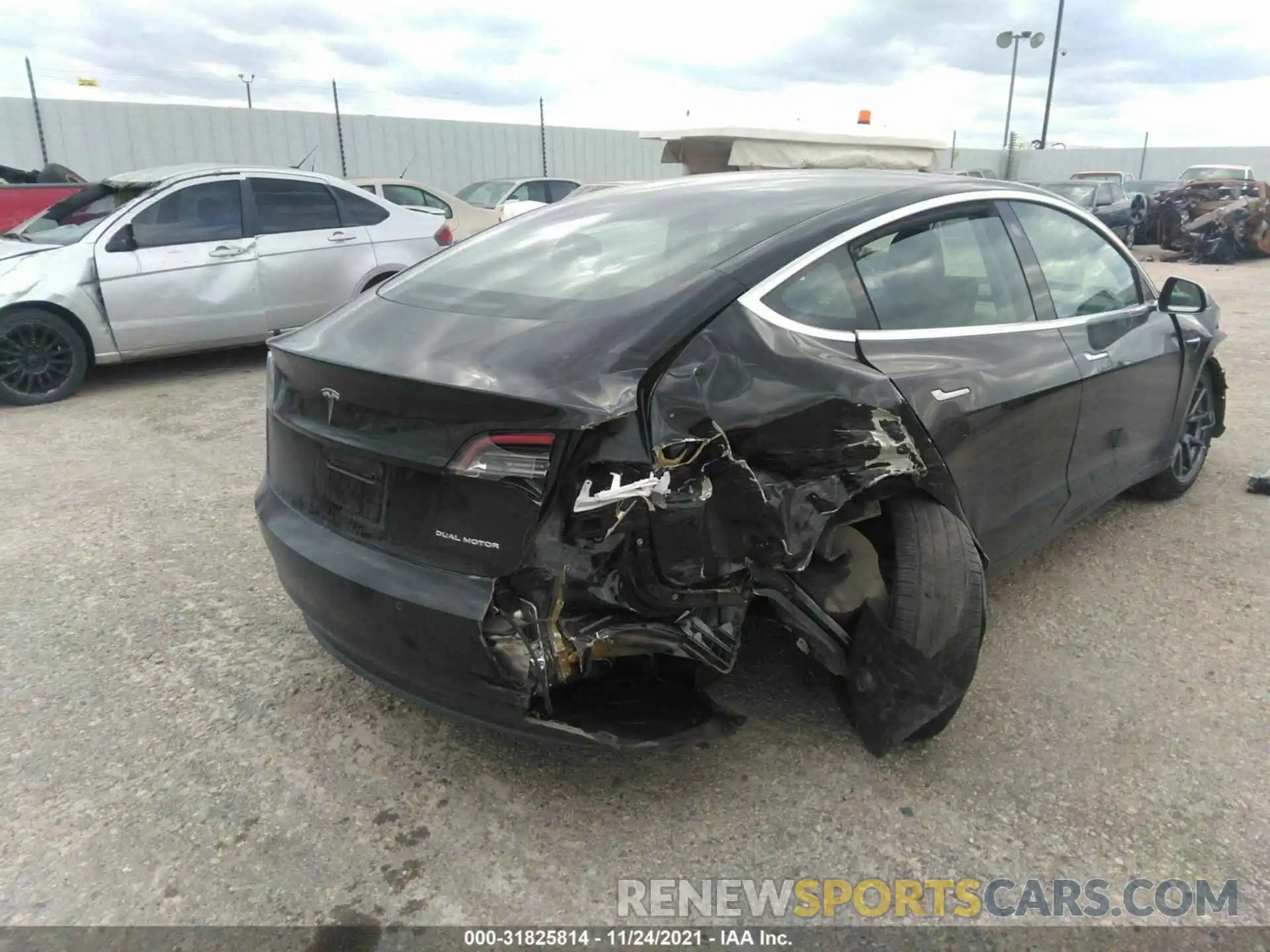 4 Photograph of a damaged car 5YJ3E1EB6LF802895 TESLA MODEL 3 2020