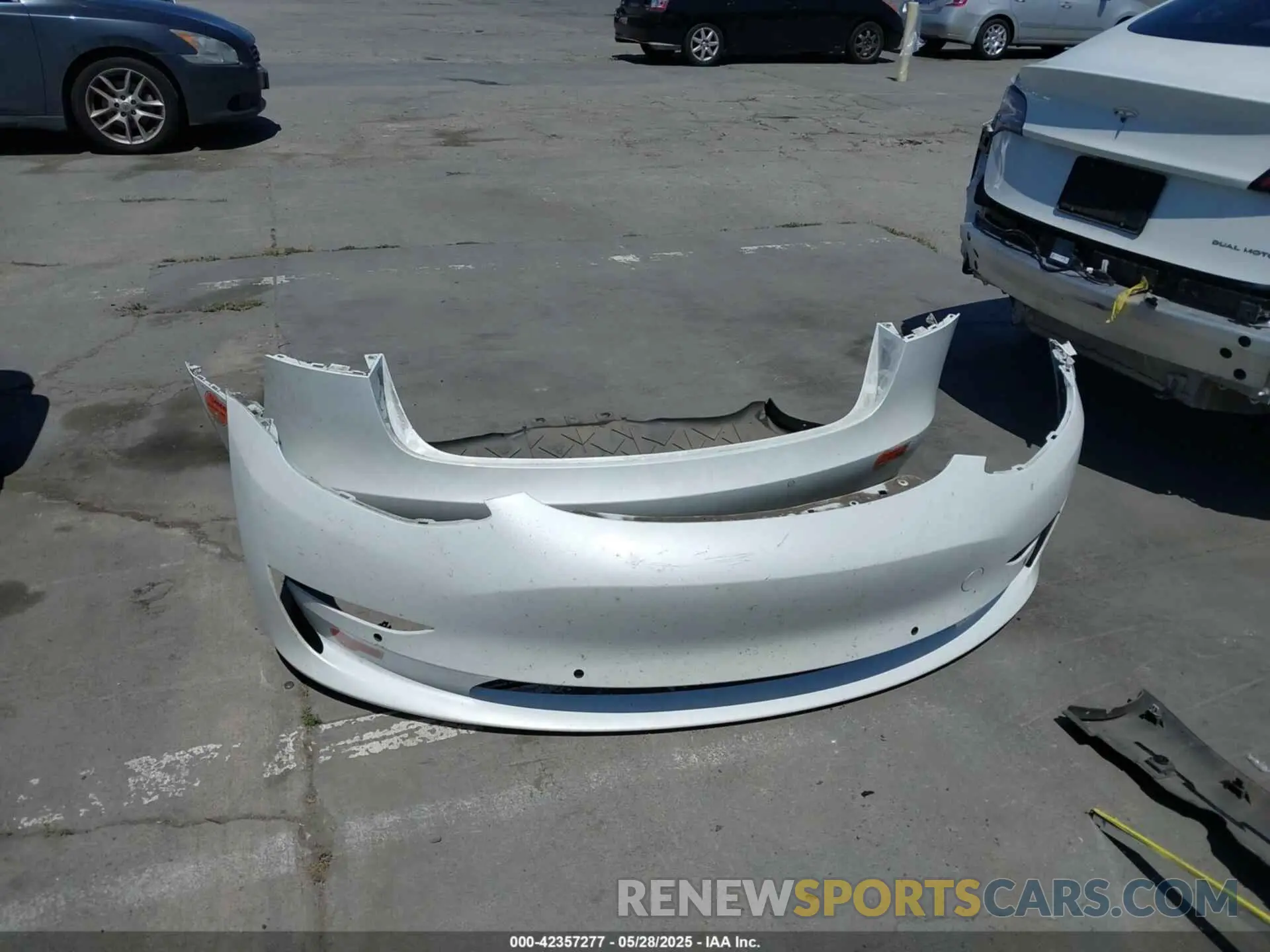 11 Photograph of a damaged car 5YJ3E1EB7LF628030 TESLA MODEL 3 2020