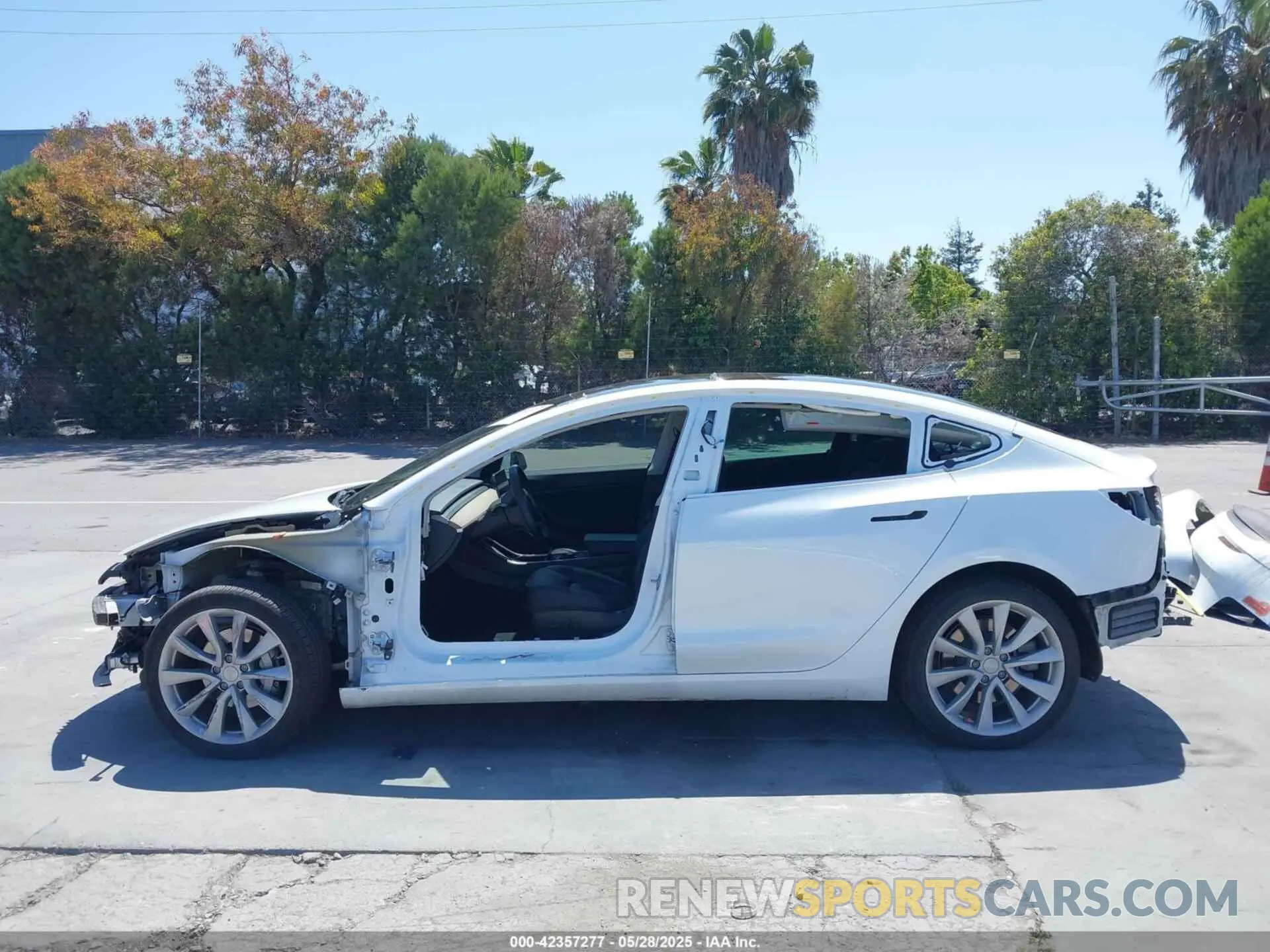 14 Photograph of a damaged car 5YJ3E1EB7LF628030 TESLA MODEL 3 2020