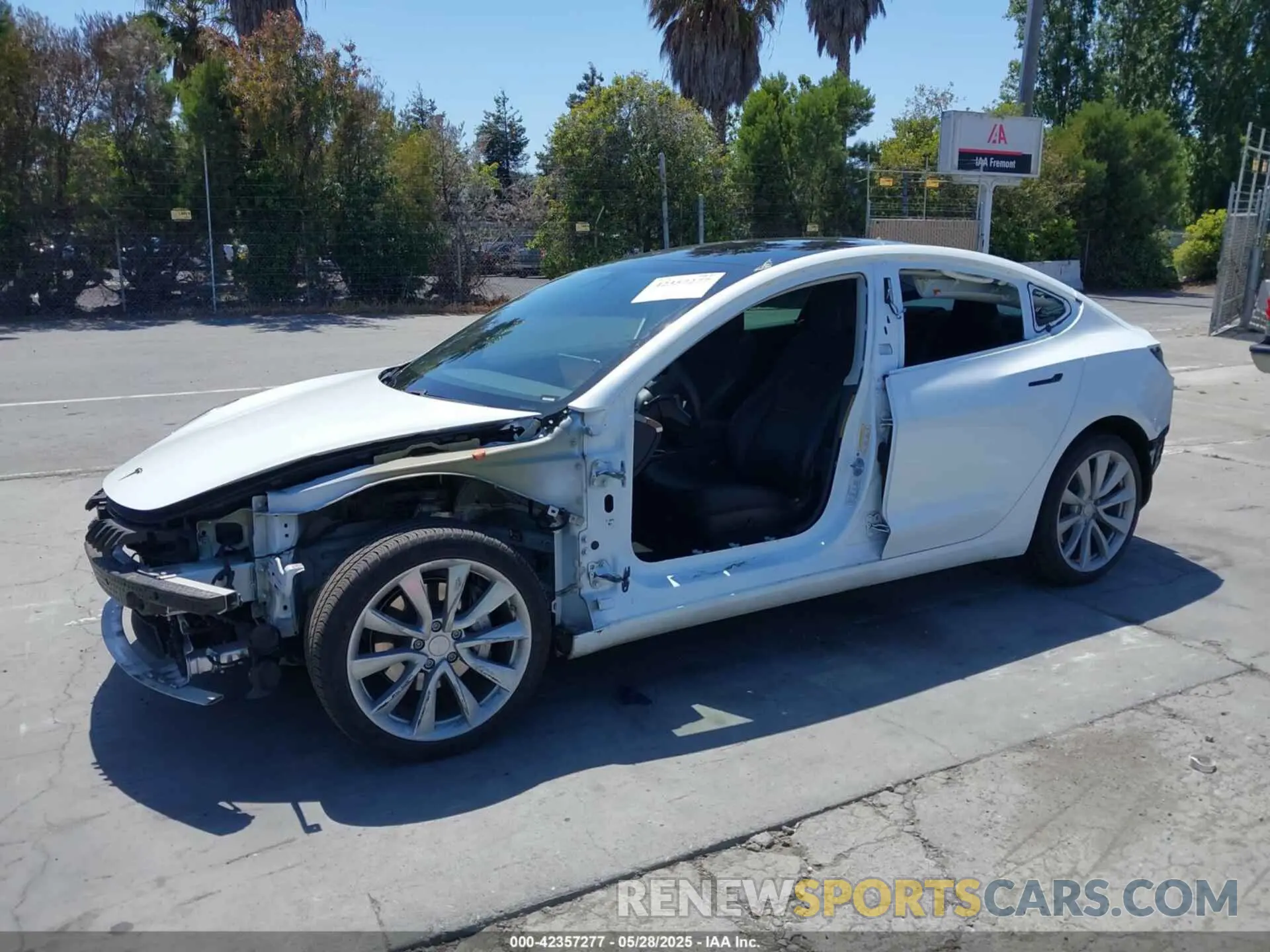 2 Photograph of a damaged car 5YJ3E1EB7LF628030 TESLA MODEL 3 2020