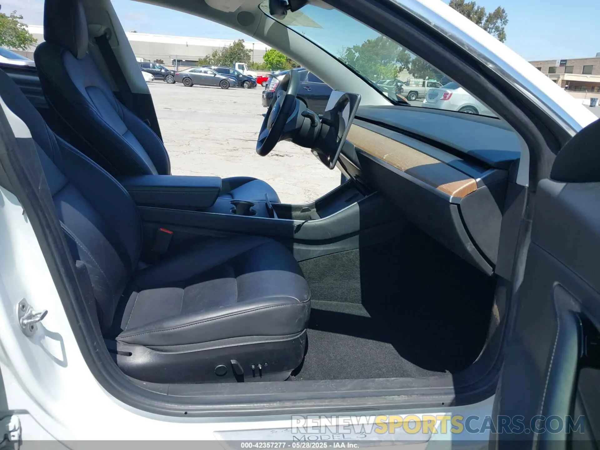 5 Photograph of a damaged car 5YJ3E1EB7LF628030 TESLA MODEL 3 2020