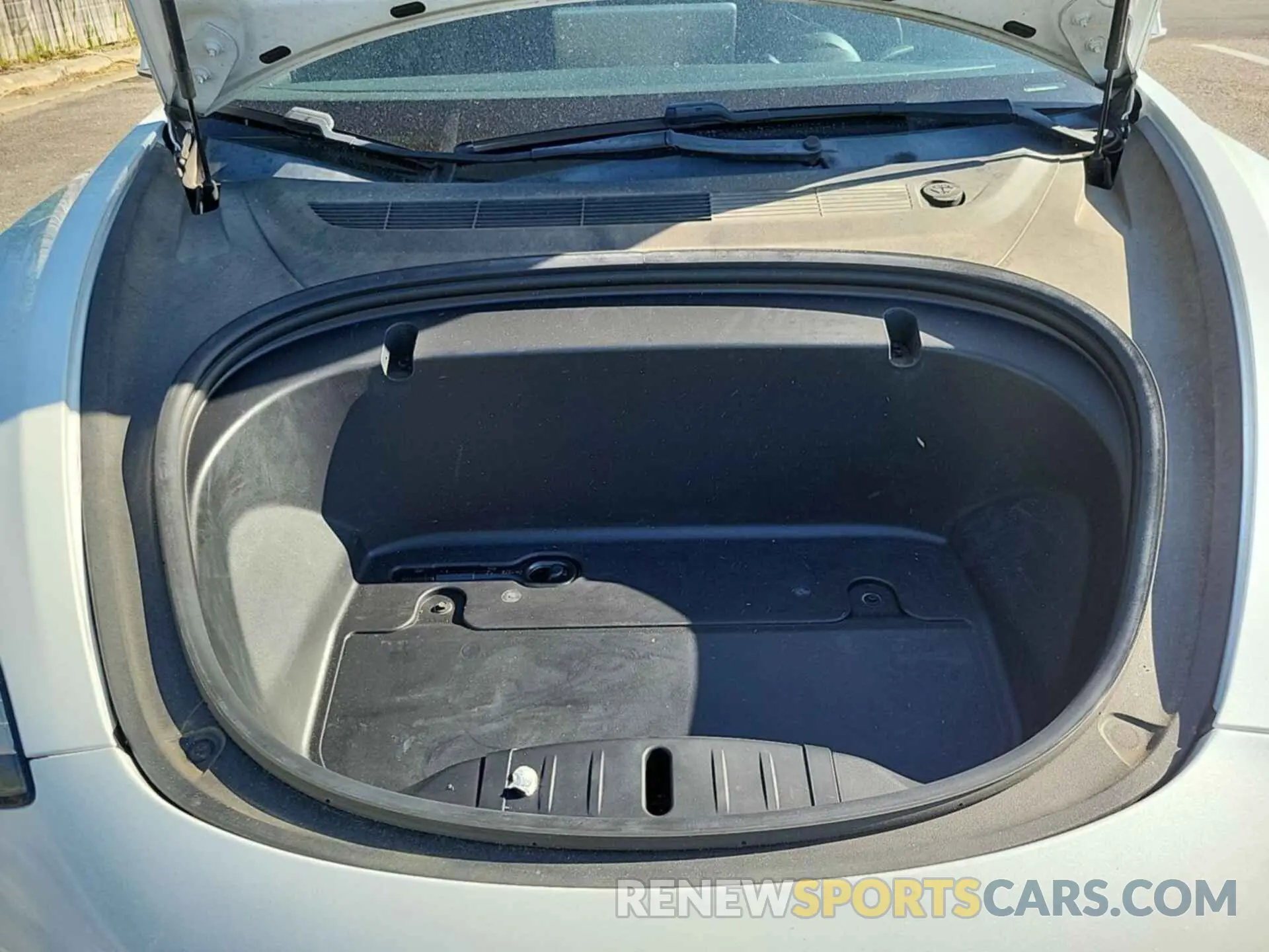 1 Photograph of a damaged car 5YJ3E1EB7LF637357 TESLA MODEL 3 2020