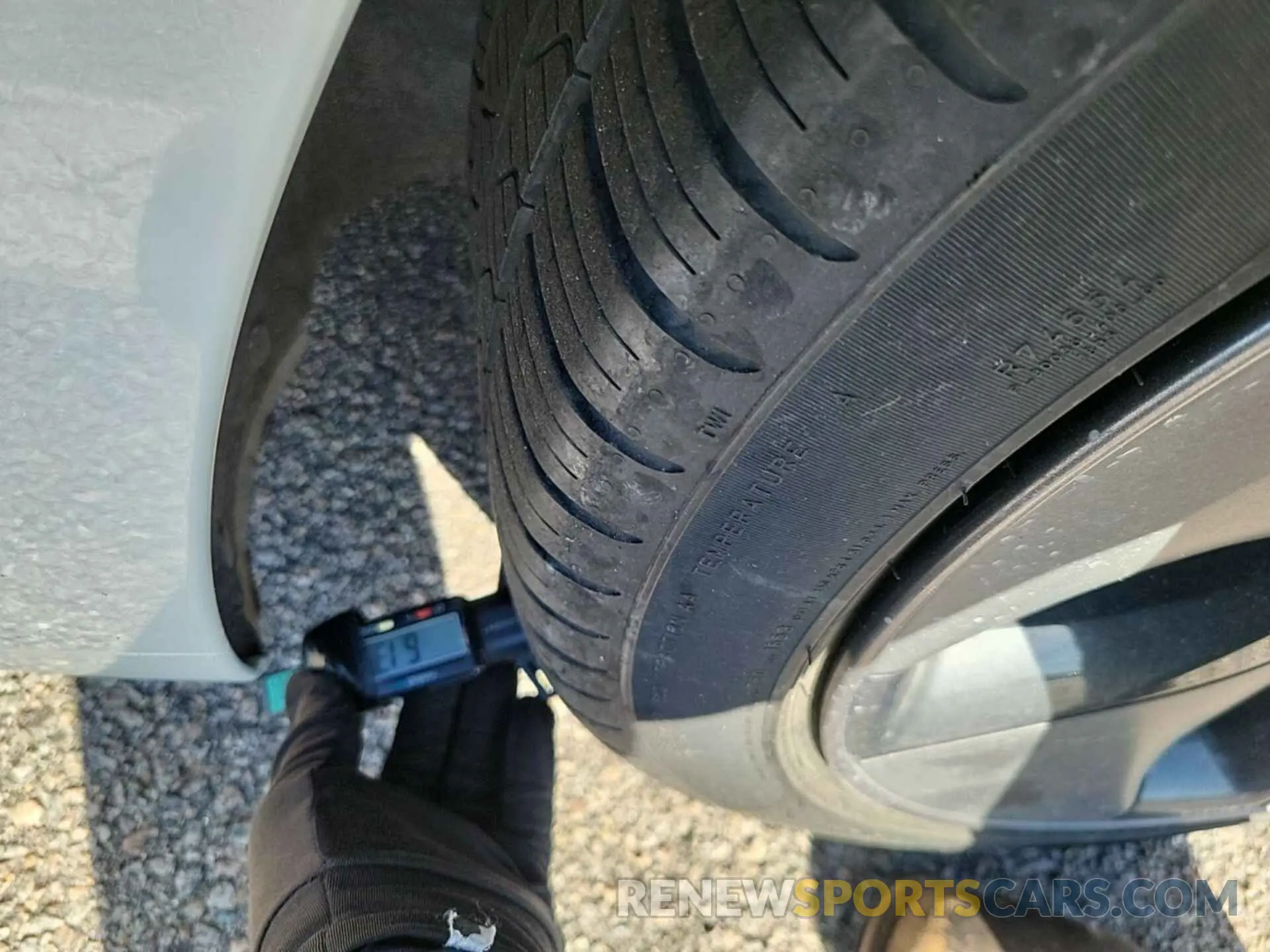 24 Photograph of a damaged car 5YJ3E1EB7LF637357 TESLA MODEL 3 2020
