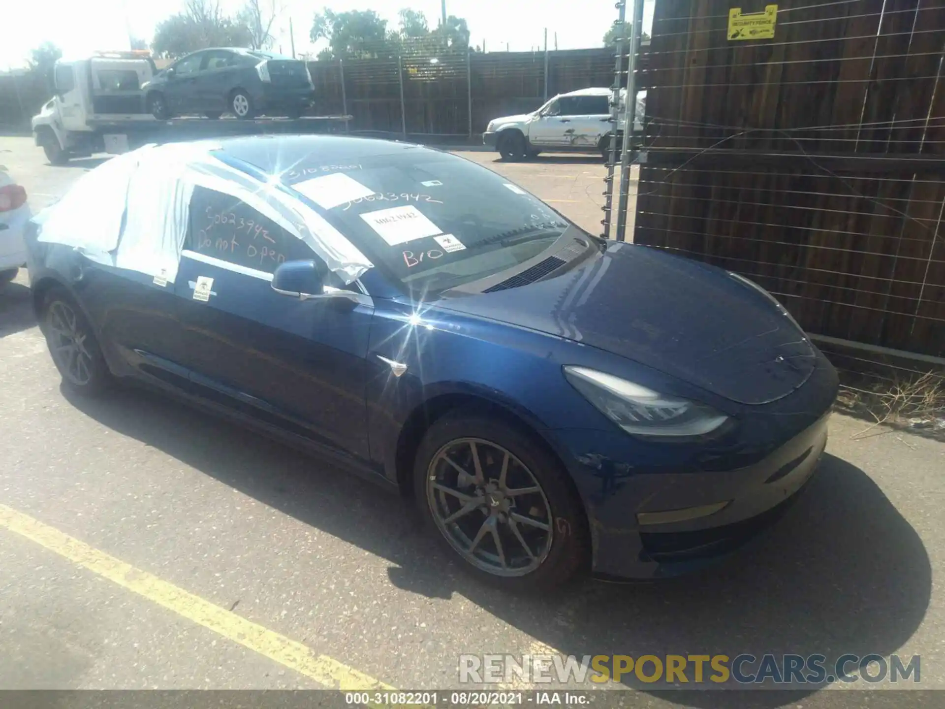 1 Photograph of a damaged car 5YJ3E1EB7LF639366 TESLA MODEL 3 2020