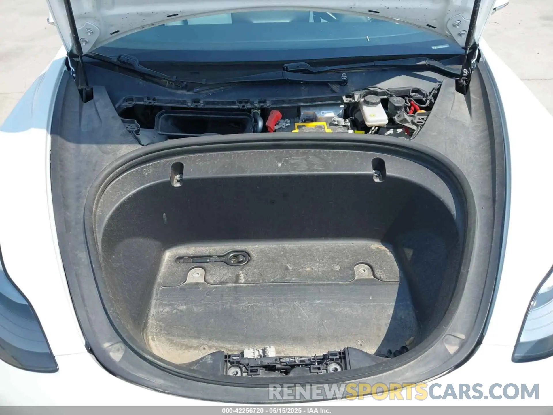 10 Photograph of a damaged car 5YJ3E1EB7LF651498 TESLA MODEL 3 2020