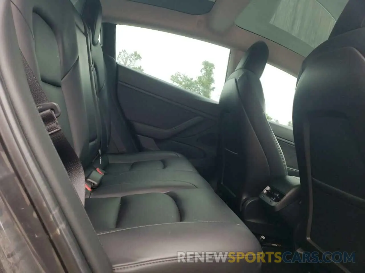 10 Photograph of a damaged car 5YJ3E1EB7LF710646 TESLA MODEL 3 2020