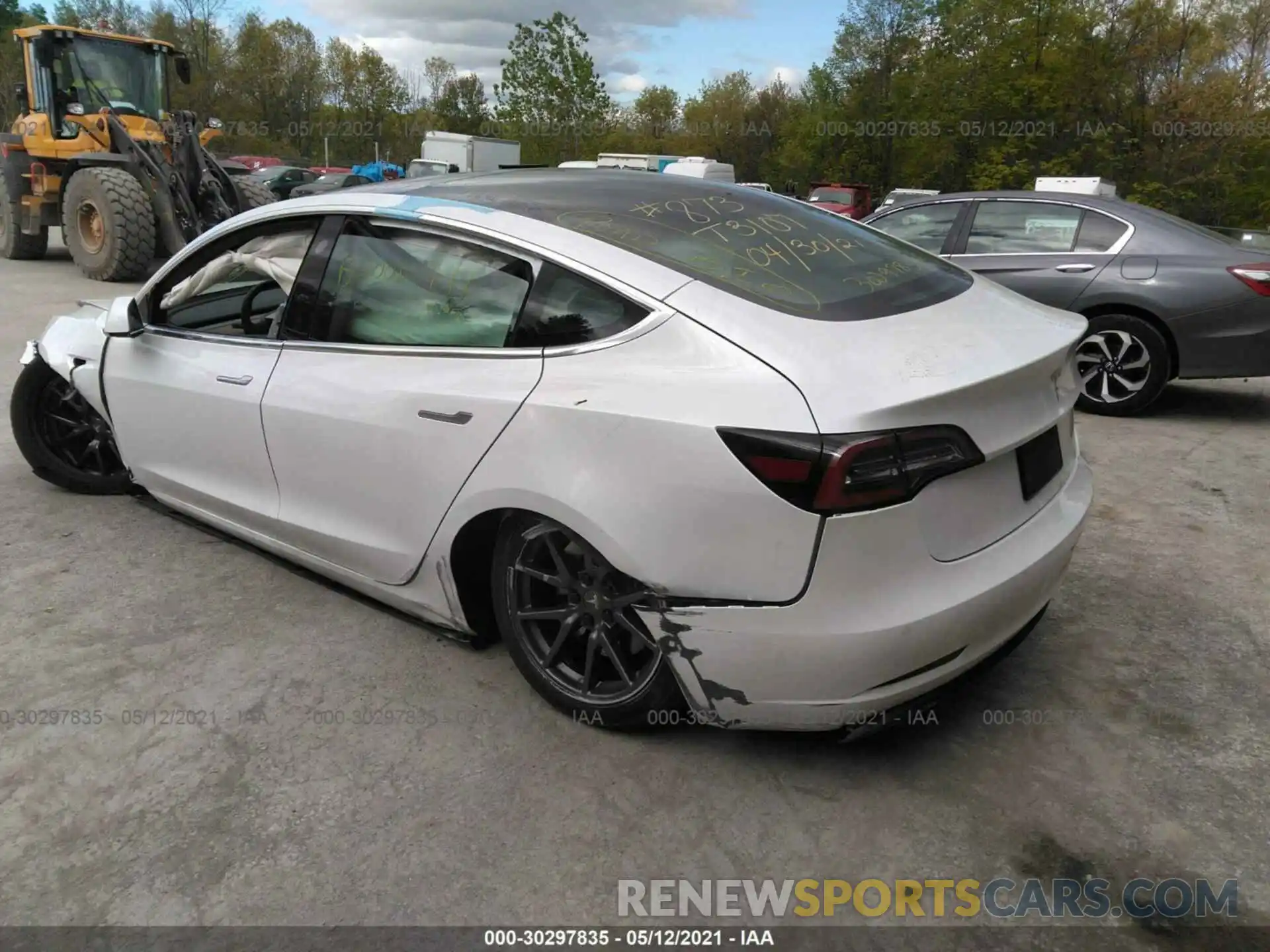 3 Photograph of a damaged car 5YJ3E1EB7LF735224 TESLA MODEL 3 2020