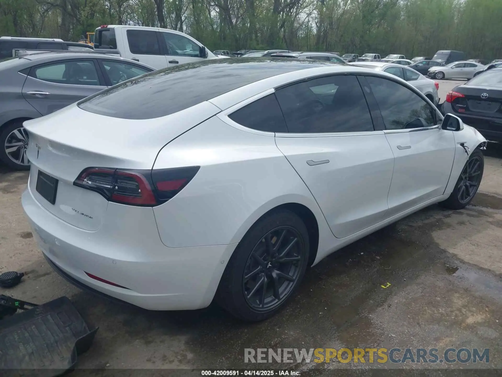 4 Photograph of a damaged car 5YJ3E1EB7LF786903 TESLA MODEL 3 2020