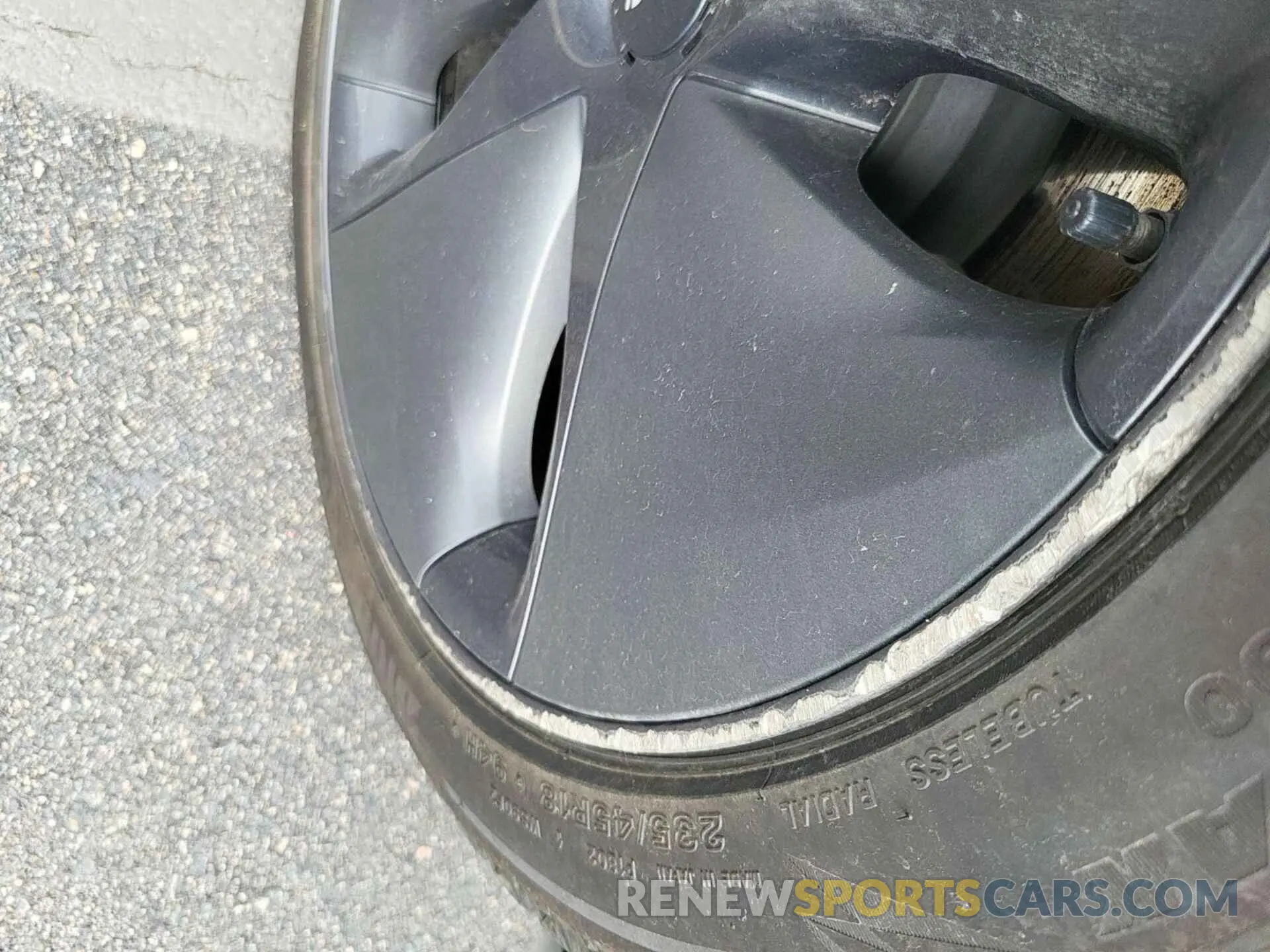 24 Photograph of a damaged car 5YJ3E1EB7LF795231 TESLA MODEL 3 2020