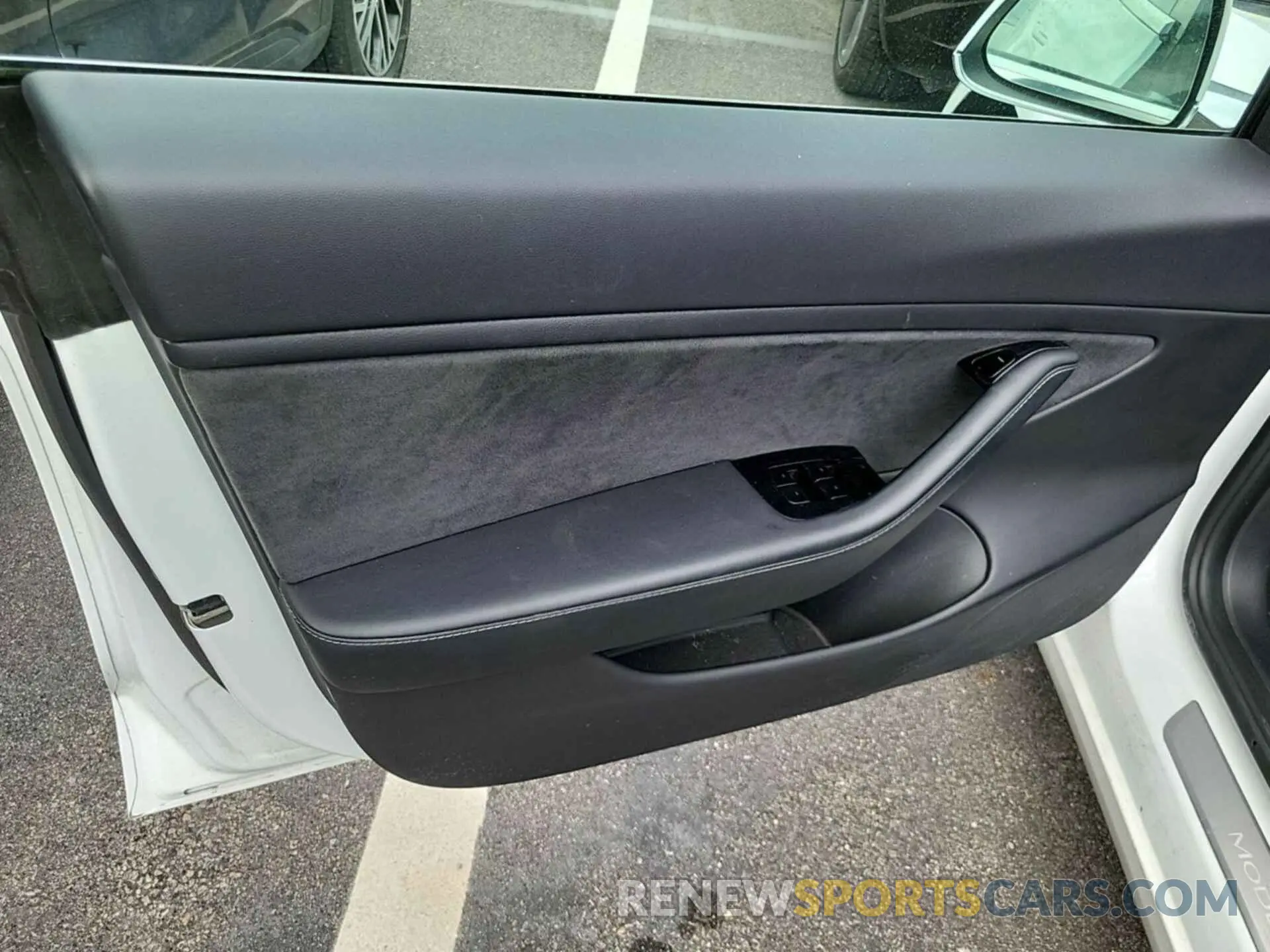 28 Photograph of a damaged car 5YJ3E1EB7LF795231 TESLA MODEL 3 2020