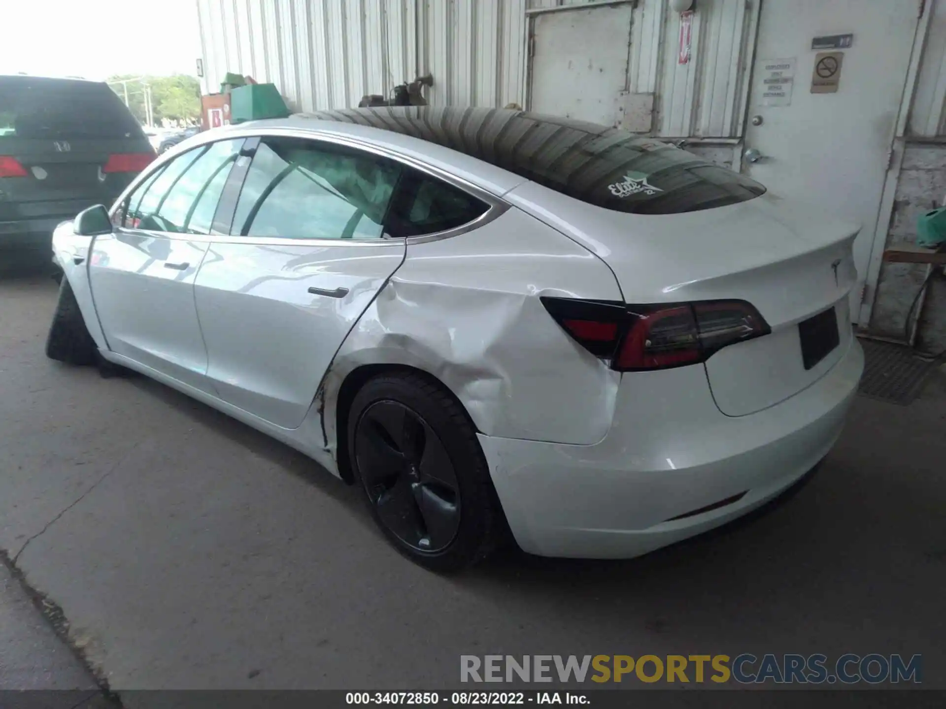 3 Photograph of a damaged car 5YJ3E1EB8LF590016 TESLA MODEL 3 2020