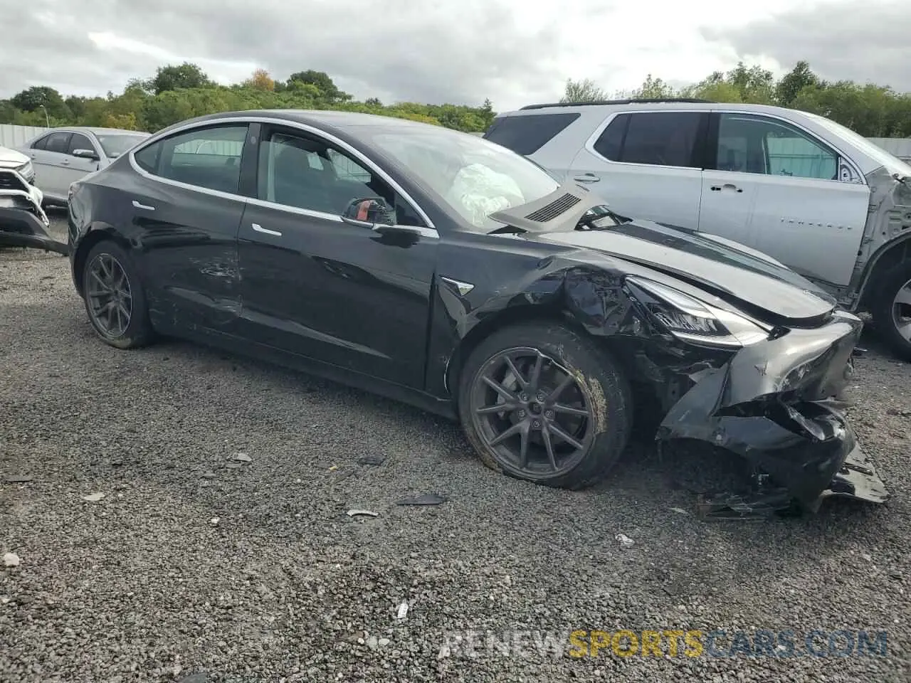 4 Photograph of a damaged car 5YJ3E1EB8LF599475 TESLA MODEL 3 2020